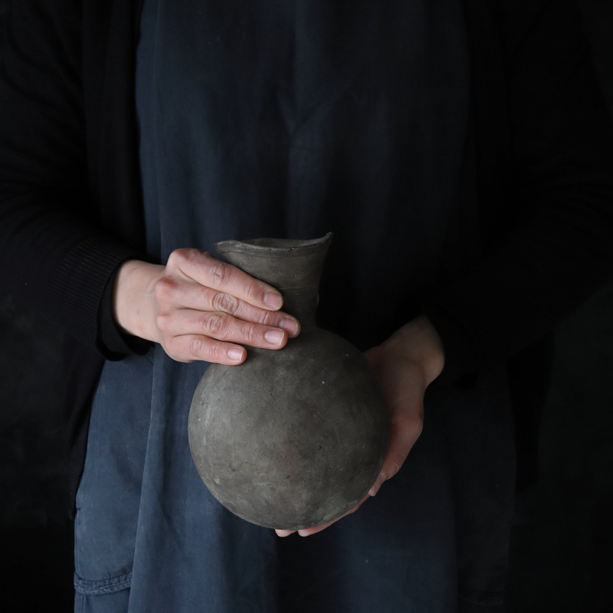 BOUTEILLE À COL LONG EN FLACON, Céramique Sue, Période Kofun(250–581 apr. J.-C.)