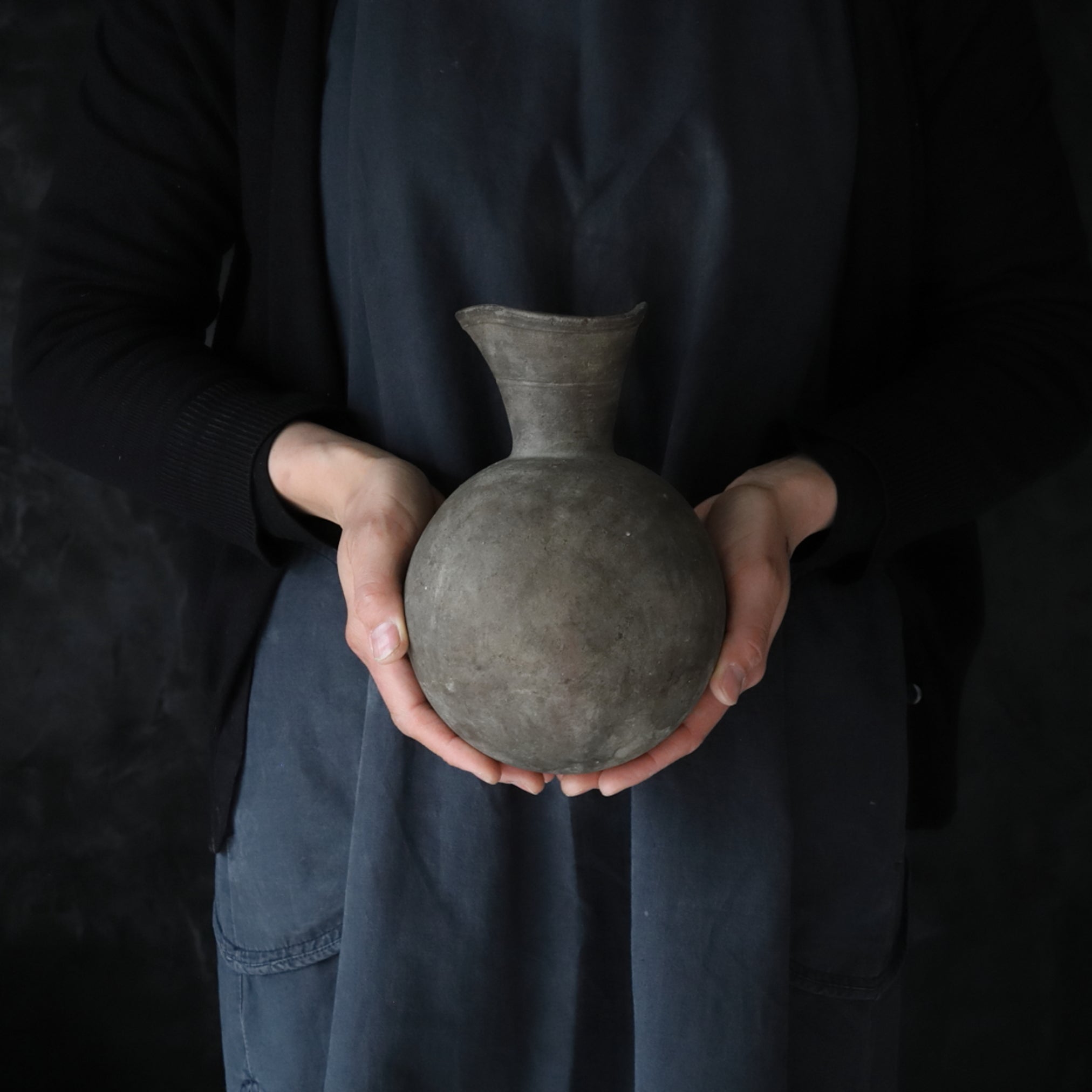 BOUTEILLE À COL LONG EN FLACON, Céramique Sue, Période Kofun(250–581 apr. J.-C.)