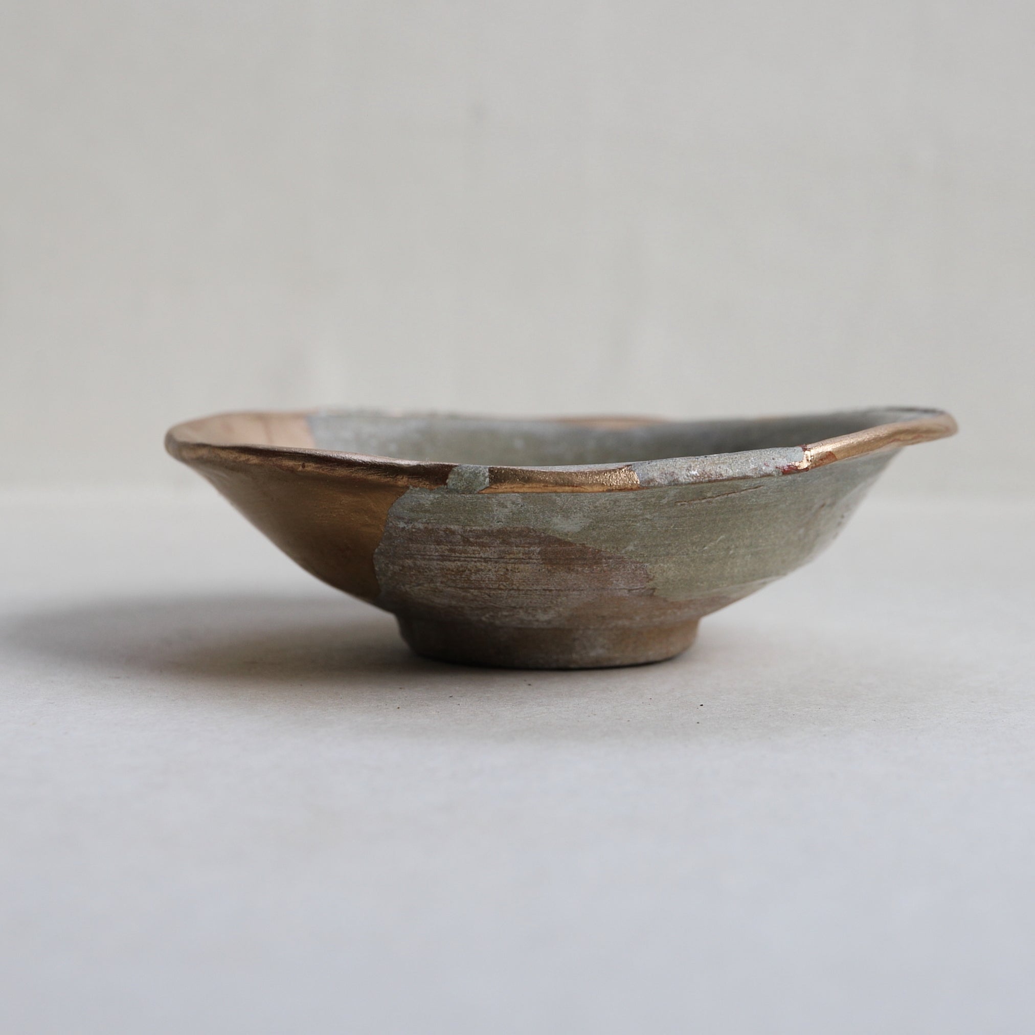 PLATO, Horno Yoshinomoto / Ko-Karatsu y reparación Kintsugi, Período Edo(1603–1867 d. C.)