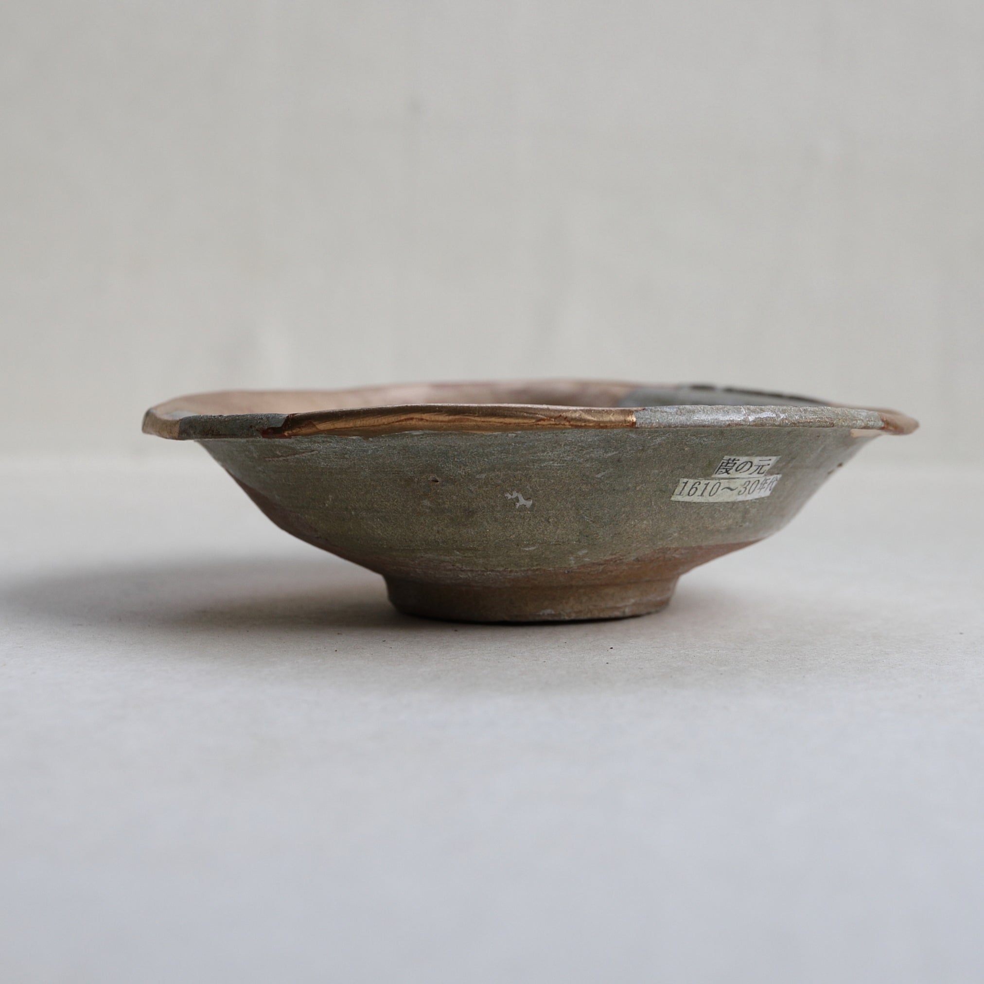 PLATO, Horno Yoshinomoto / Ko-Karatsu y reparación Kintsugi, Período Edo(1603–1867 d. C.)