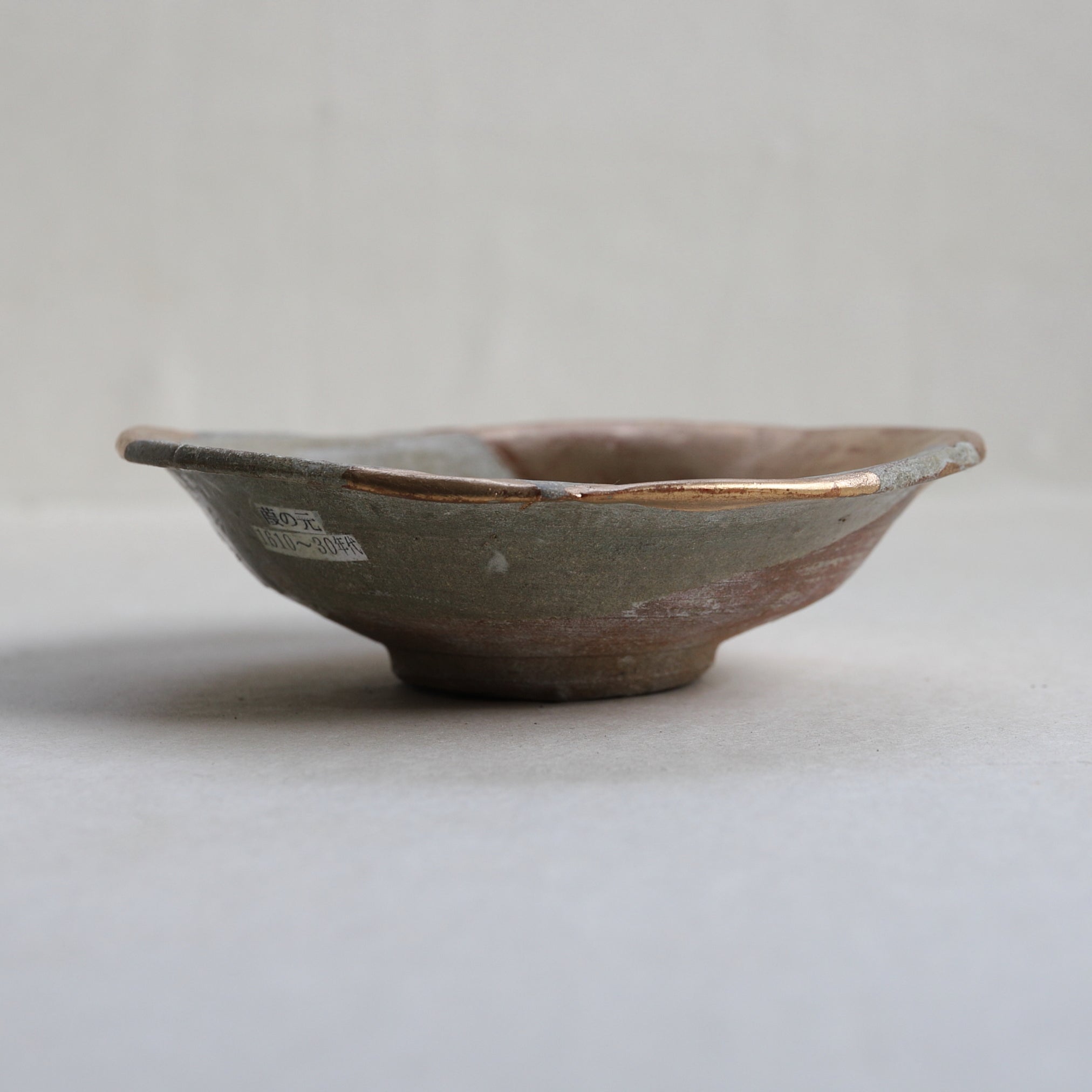 PLATO, Horno Yoshinomoto / Ko-Karatsu y reparación Kintsugi, Período Edo(1603–1867 d. C.)