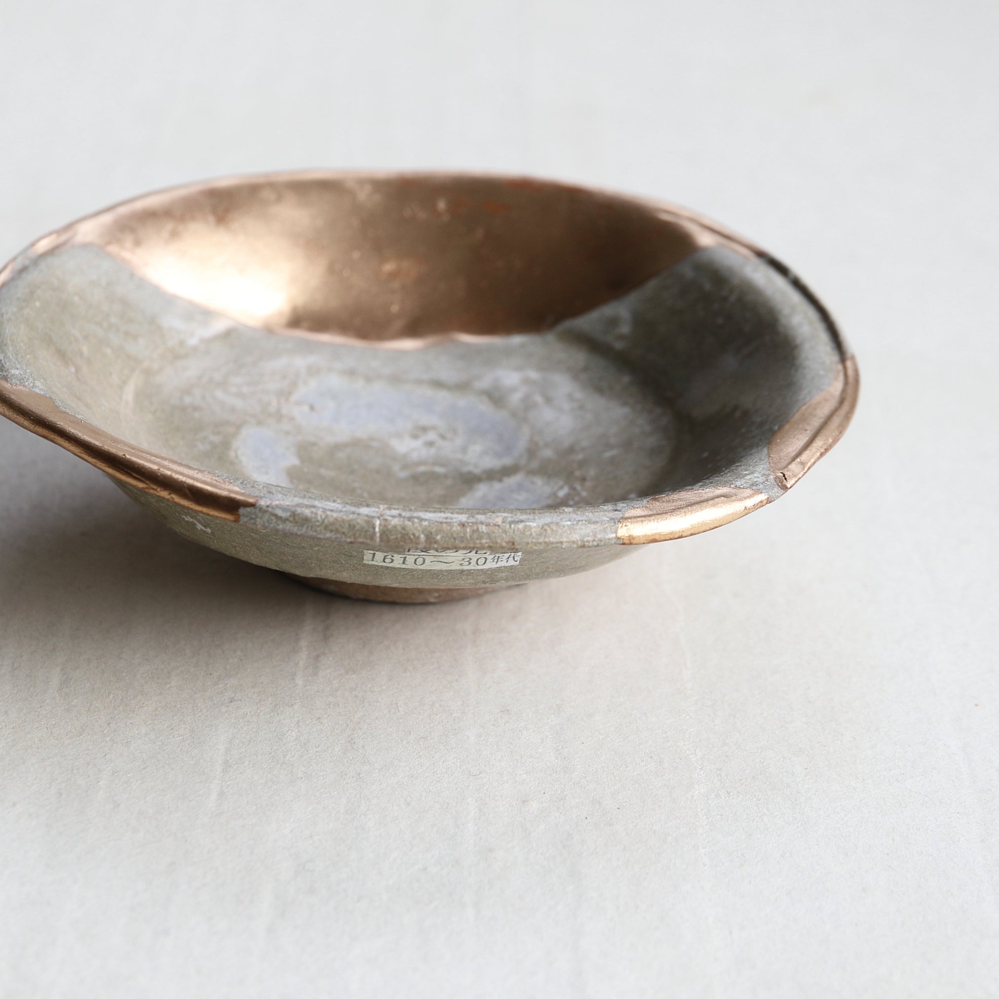 PLATO, Horno Yoshinomoto / Ko-Karatsu y reparación Kintsugi, Período Edo(1603–1867 d. C.)