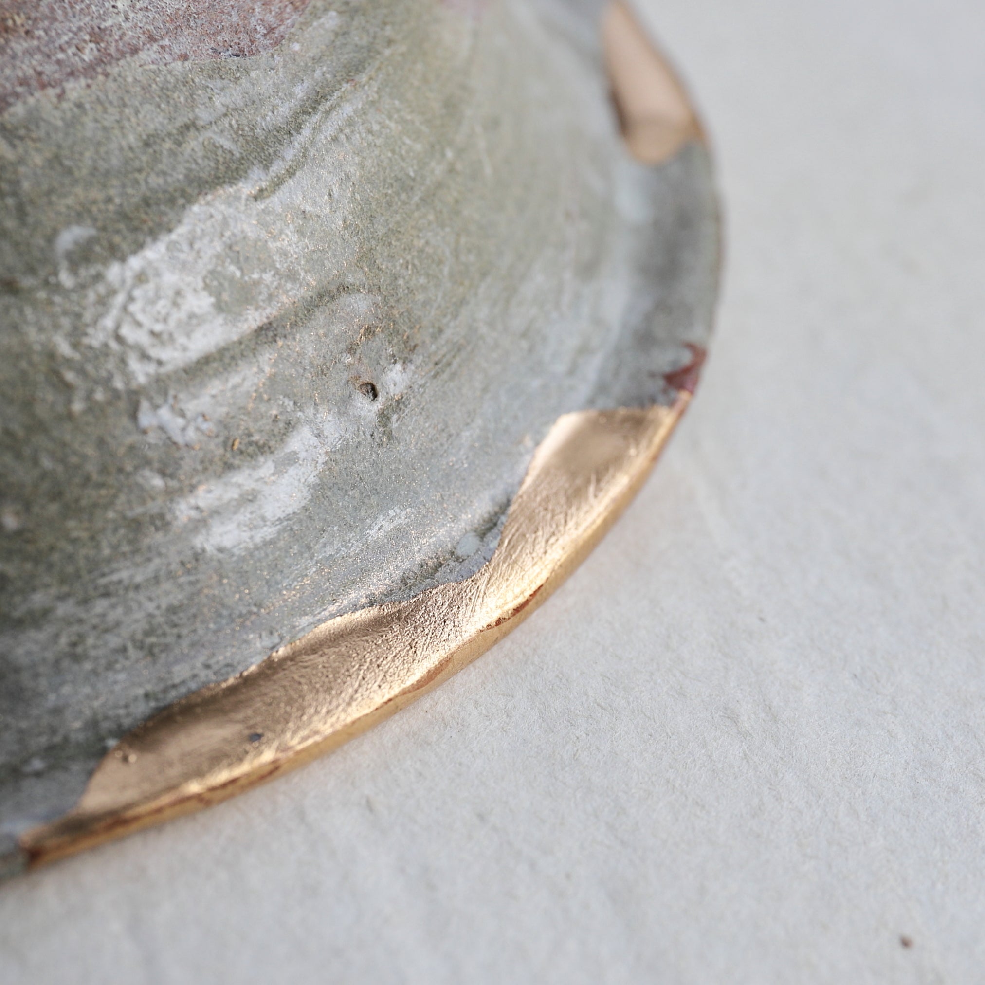 PLATO, Horno Yoshinomoto / Ko-Karatsu y reparación Kintsugi, Período Edo(1603–1867 d. C.)