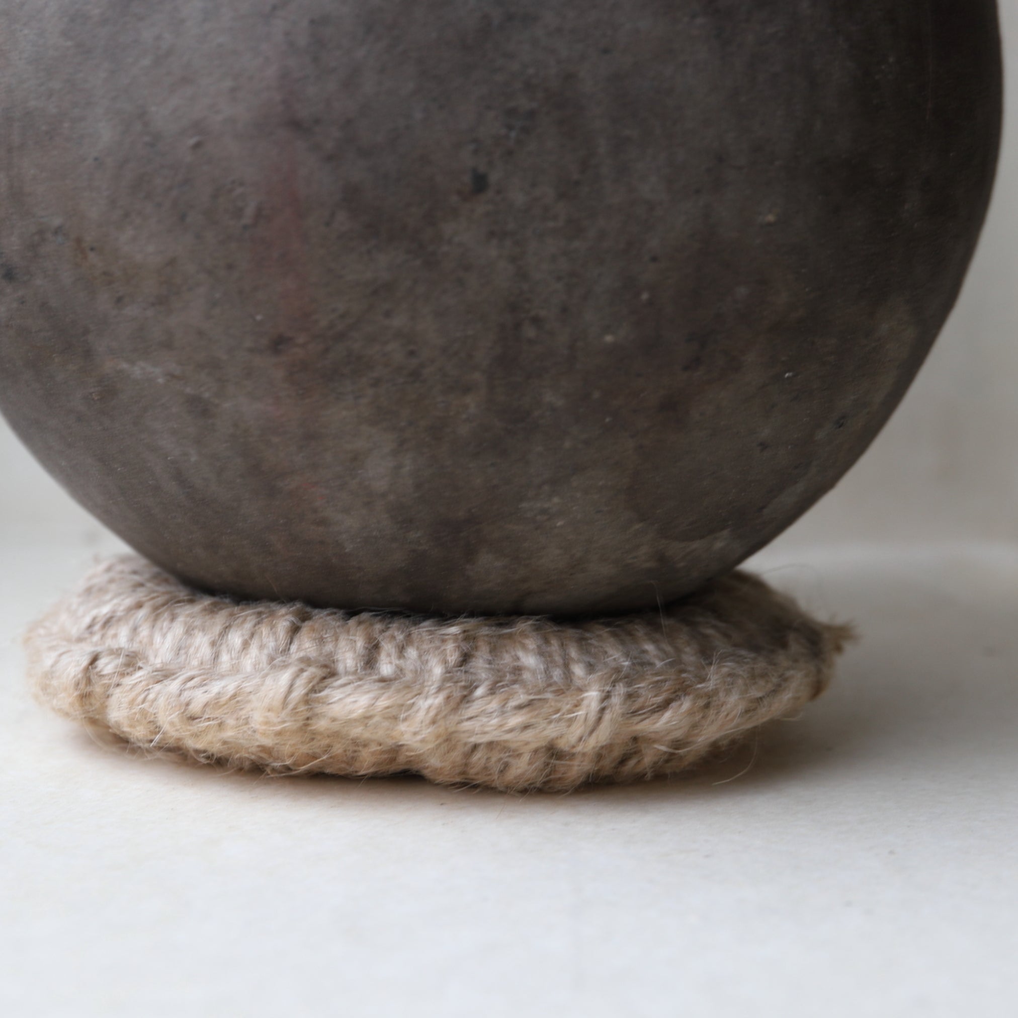 BOUTEILLE À COL LONG EN FLACON, Céramique Sue, Période Kofun(250–581 apr. J.-C.)