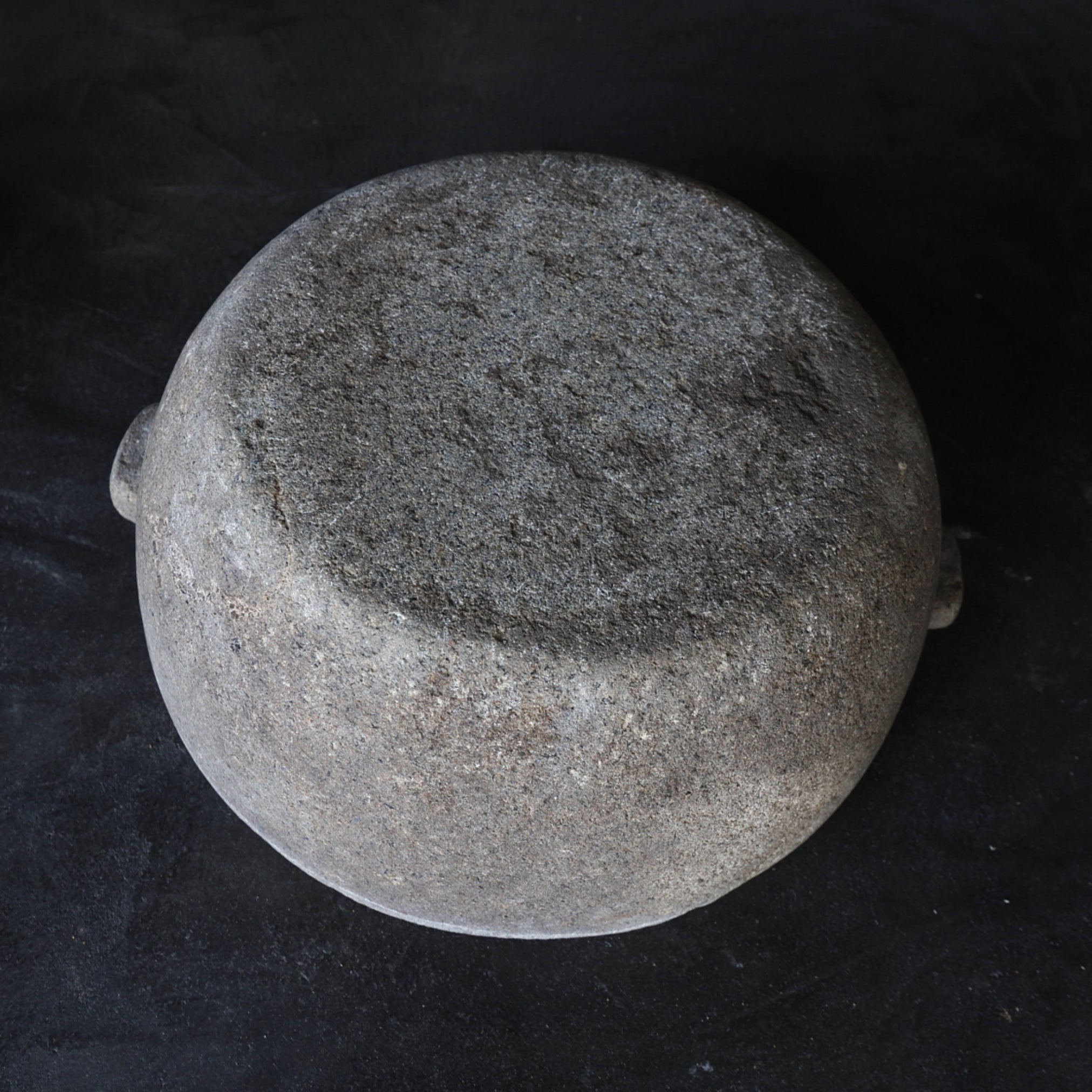 WEISSER TON MÜHLSTEIN, Mit Dreifuß, Edo-Zeit(1603–1867 n. Chr.)