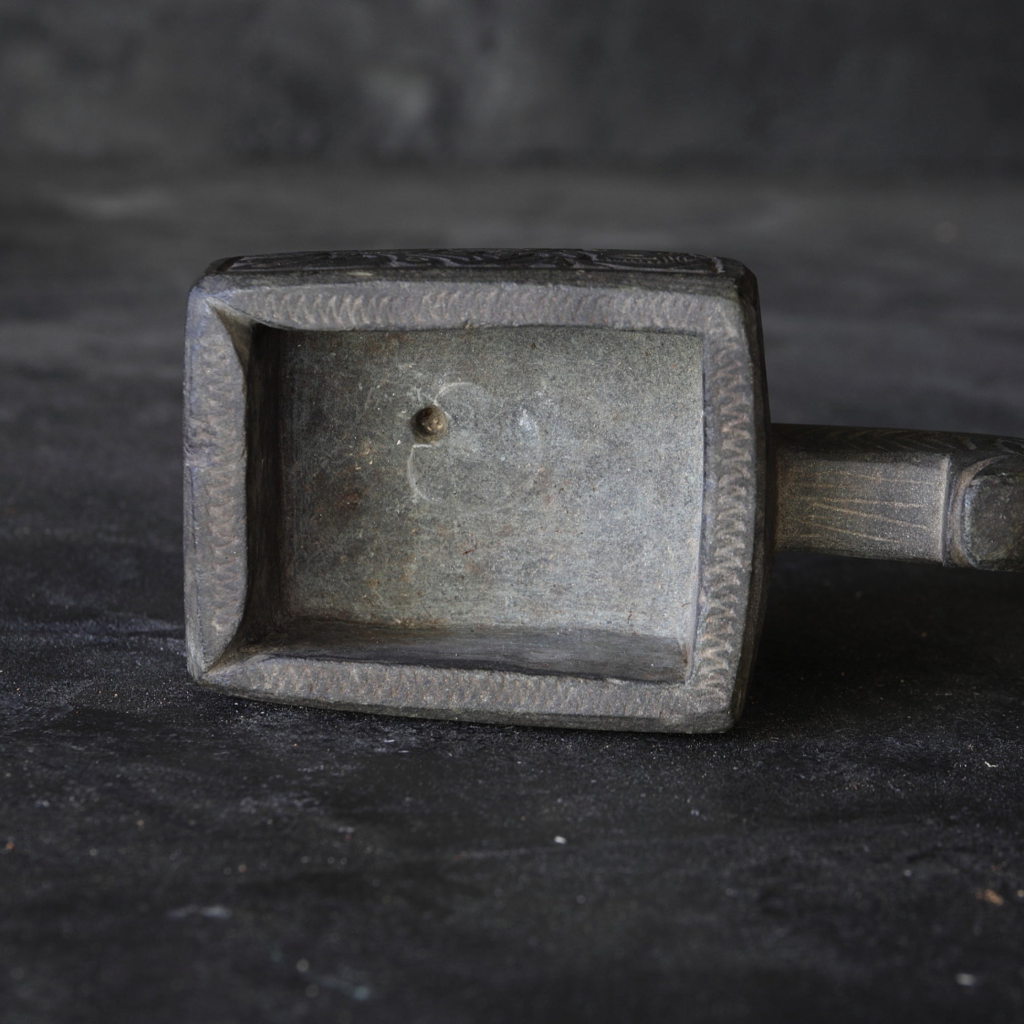 LÁMPARA DE ACEITE DE PIEDRA, Edad Media(Siglos XII–XVI)