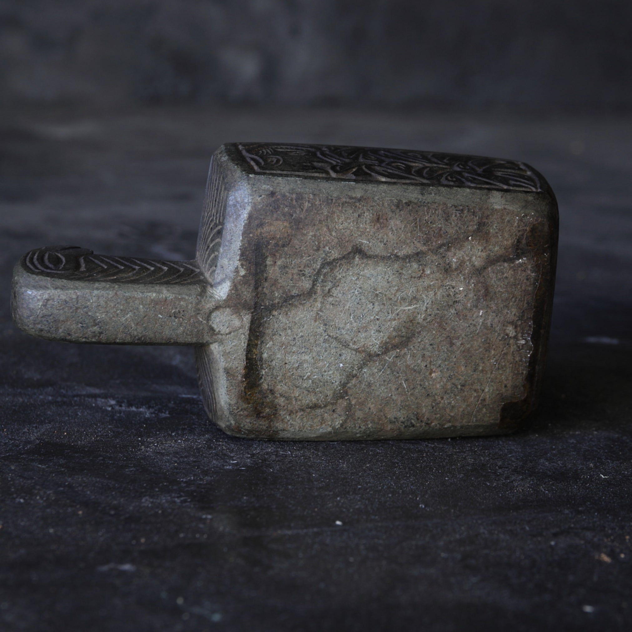 LÁMPARA DE ACEITE DE PIEDRA, Edad Media(Siglos XII–XVI)