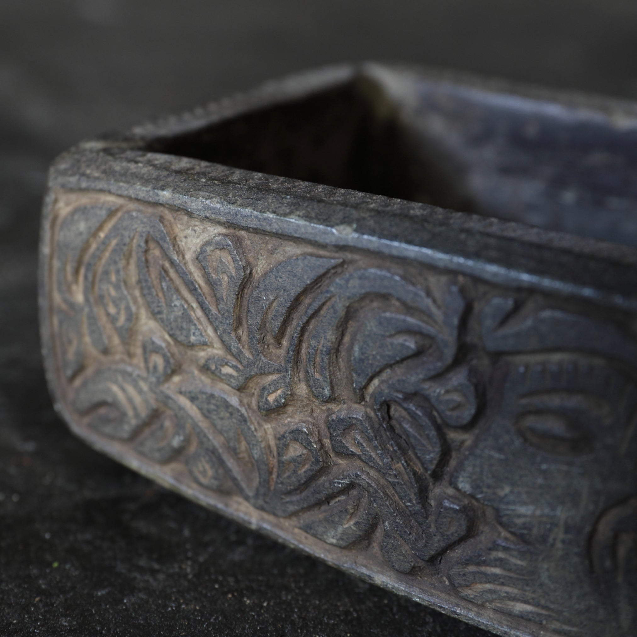 LÁMPARA DE ACEITE DE PIEDRA, Edad Media(Siglos XII–XVI)