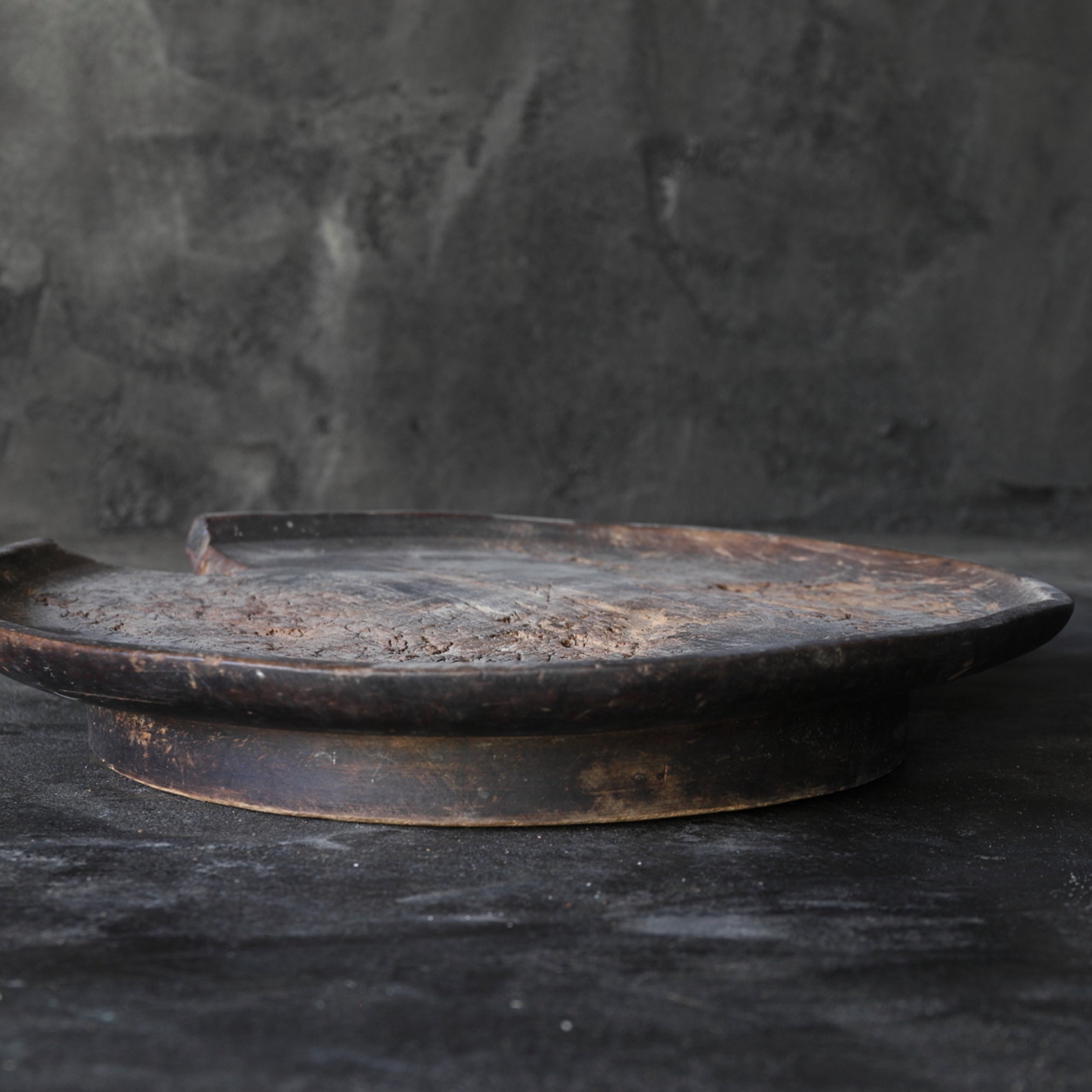 BANDEJA CON BASE DE MADERA, Período Edo(1603–1867 d. C.)