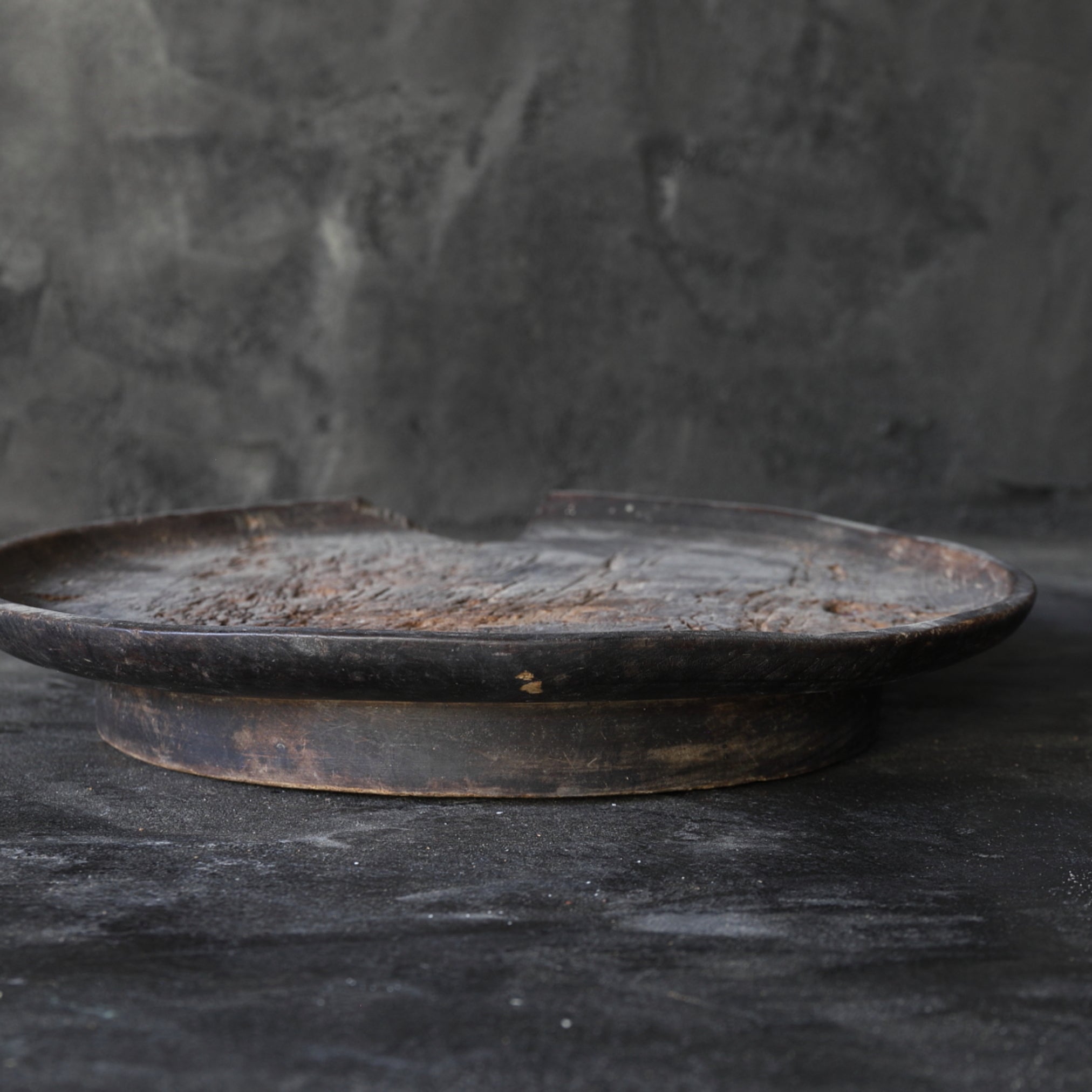 BANDEJA CON BASE DE MADERA, Período Edo(1603–1867 d. C.)