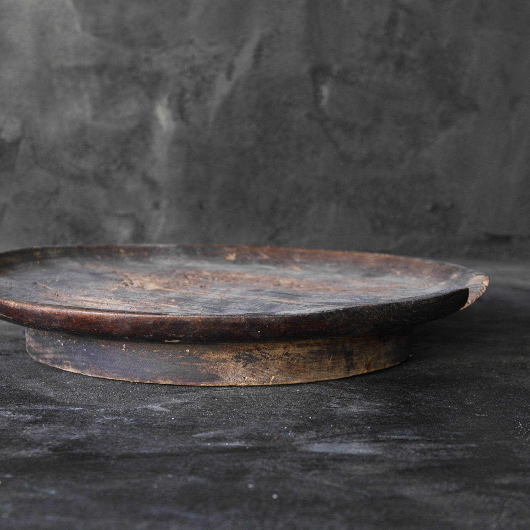 BANDEJA CON BASE DE MADERA, Período Edo(1603–1867 d. C.)