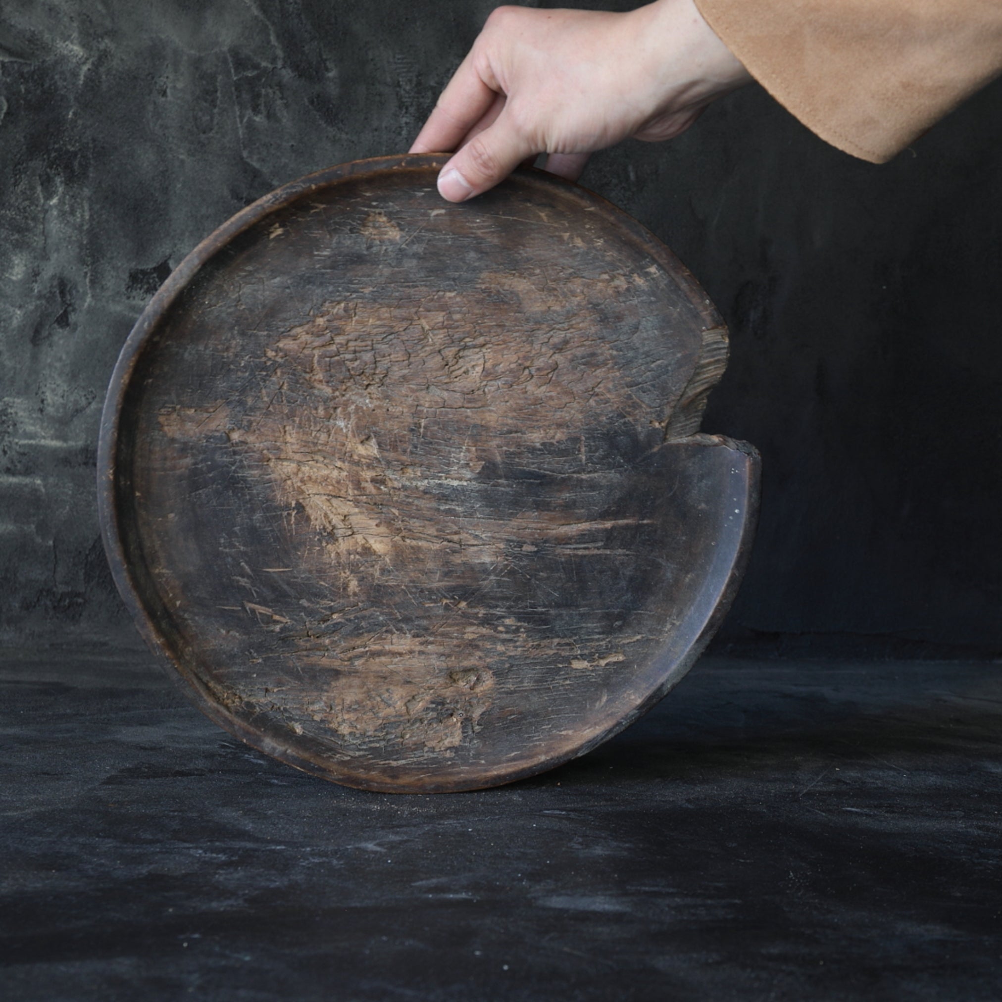 BANDEJA CON BASE DE MADERA, Período Edo(1603–1867 d. C.)