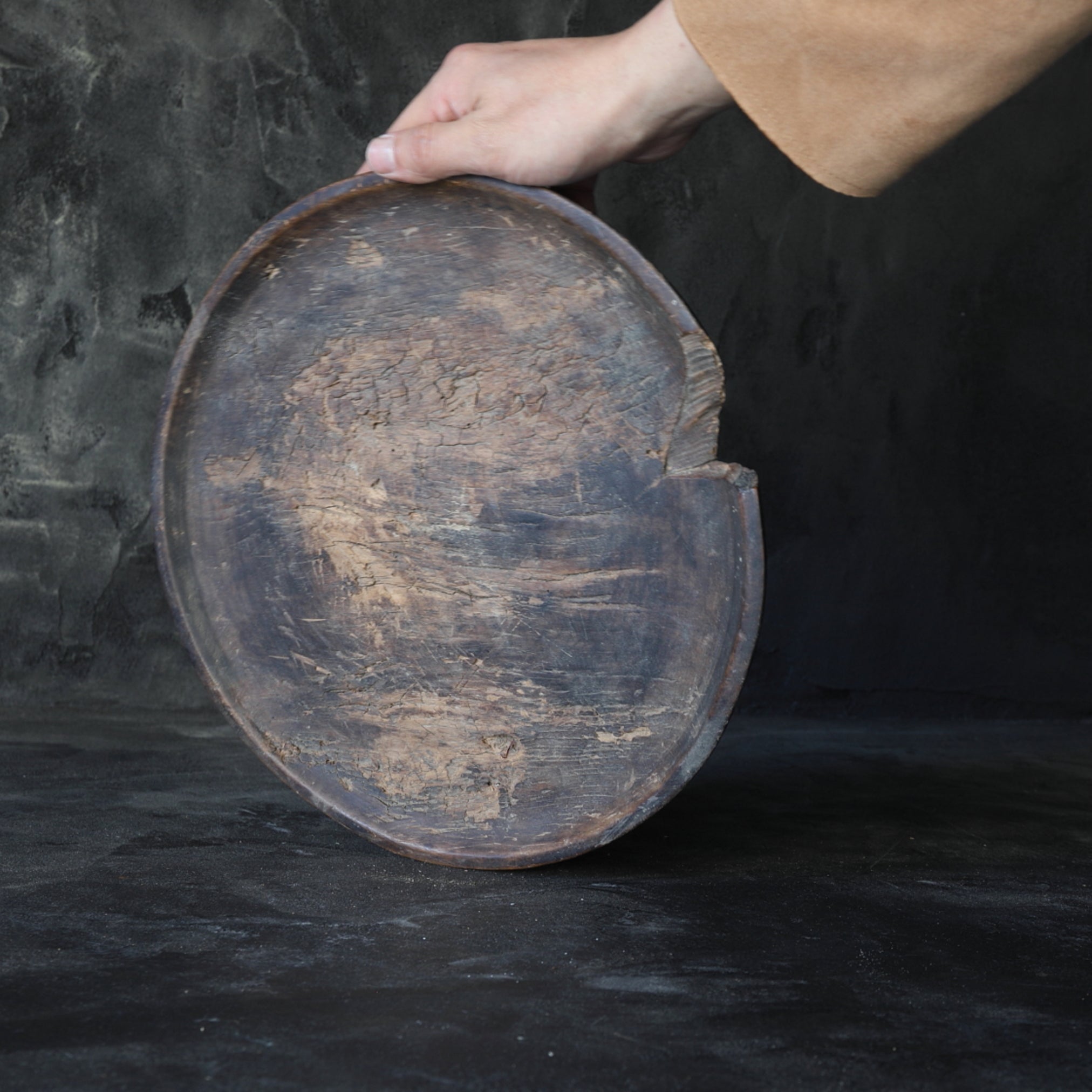 BANDEJA CON BASE DE MADERA, Período Edo(1603–1867 d. C.)