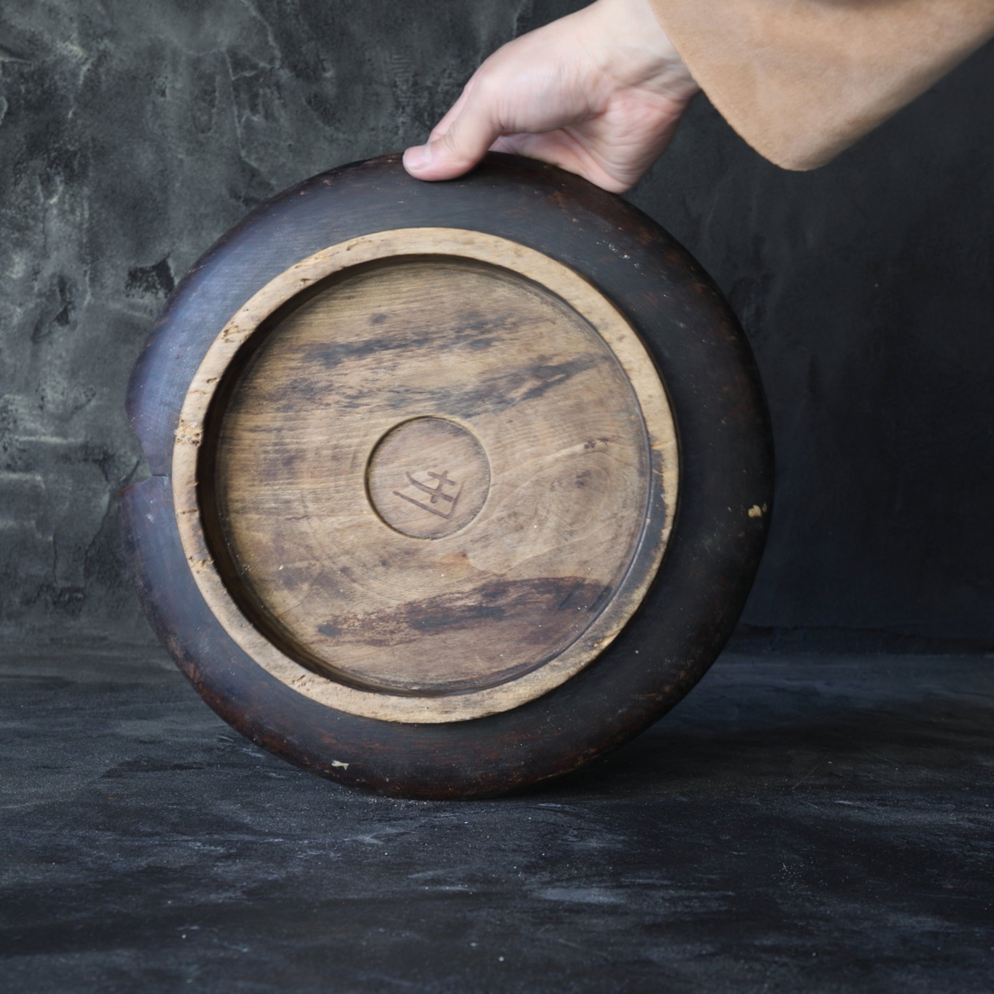 BANDEJA CON BASE DE MADERA, Período Edo(1603–1867 d. C.)