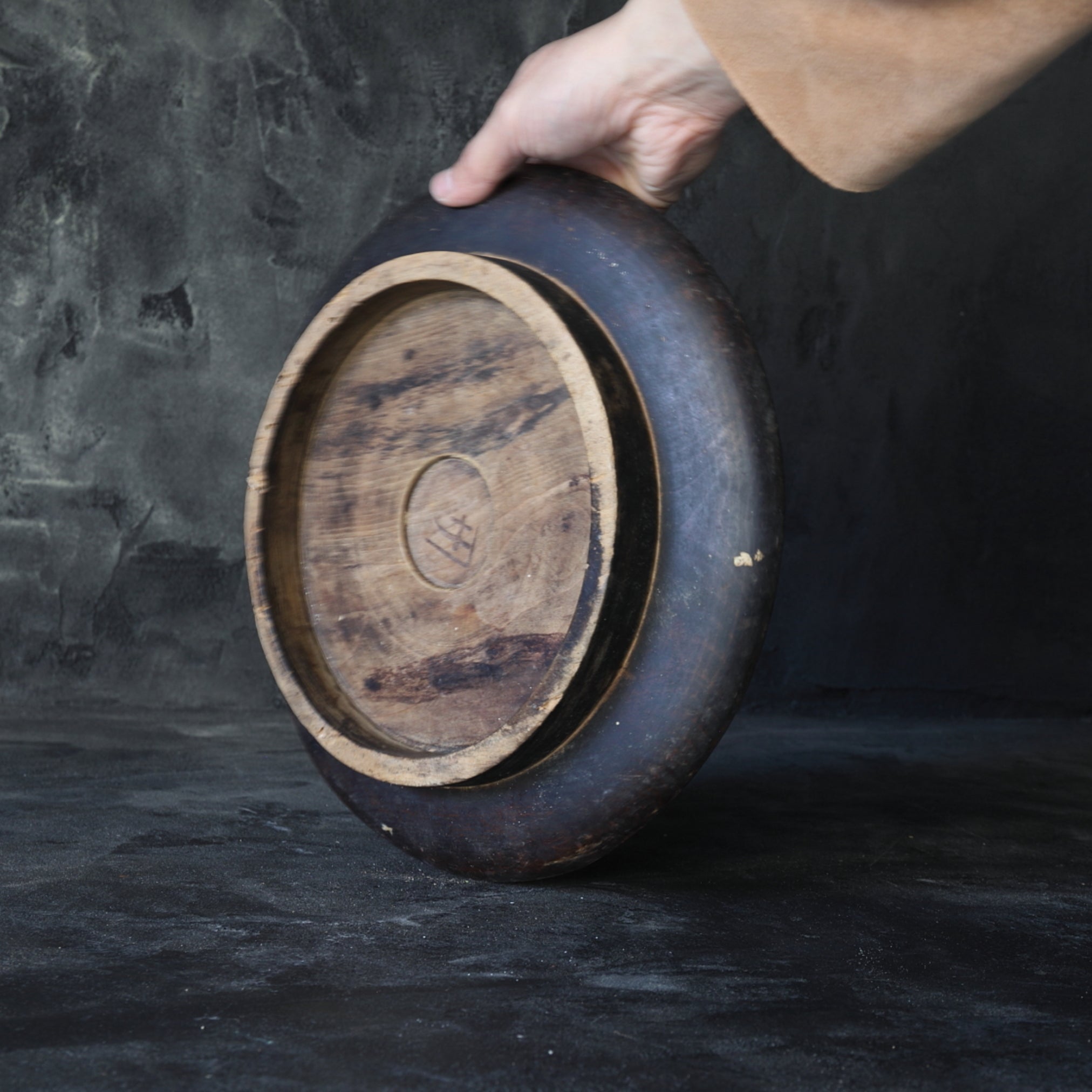 BANDEJA CON BASE DE MADERA, Período Edo(1603–1867 d. C.)