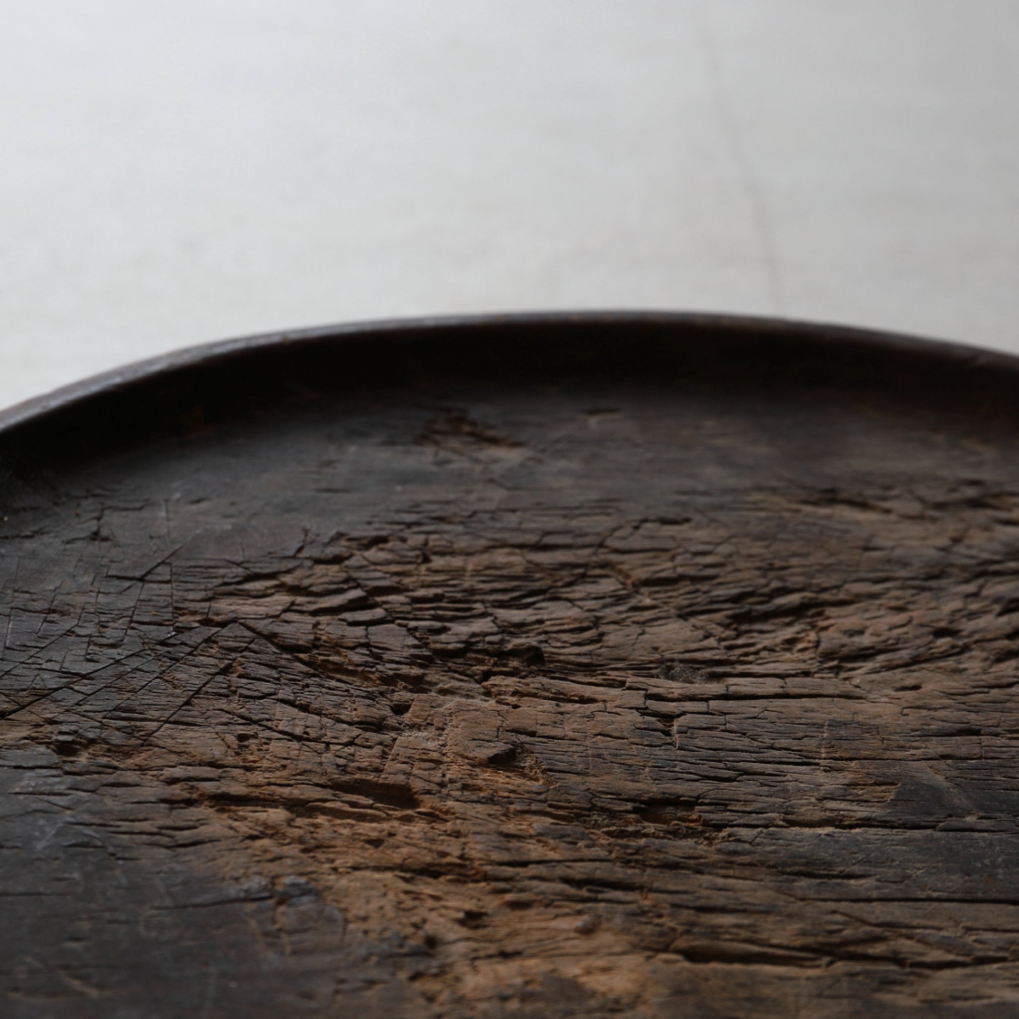 BANDEJA CON BASE DE MADERA, Período Edo(1603–1867 d. C.)