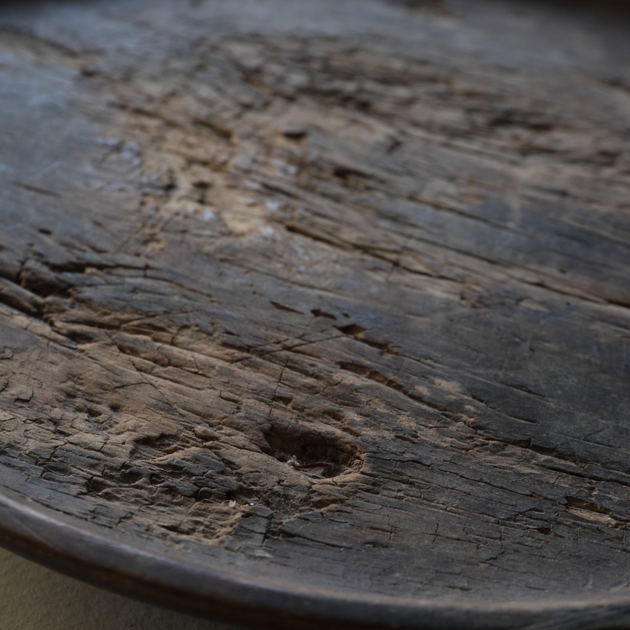 BANDEJA CON BASE DE MADERA, Período Edo(1603–1867 d. C.)