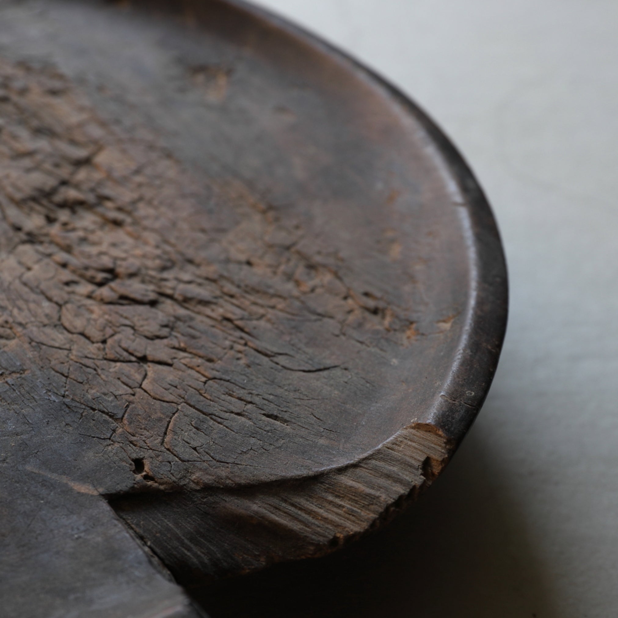 BANDEJA CON BASE DE MADERA, Período Edo(1603–1867 d. C.)
