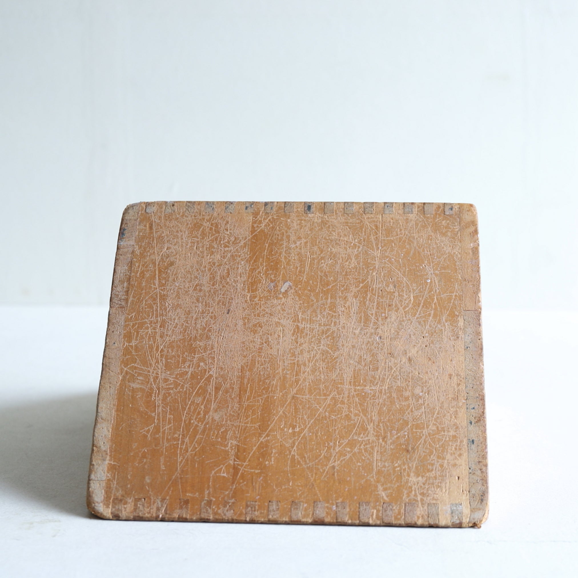 GRAND BLOCS DE CONSTRUCTION TRIANGULAIRES, b