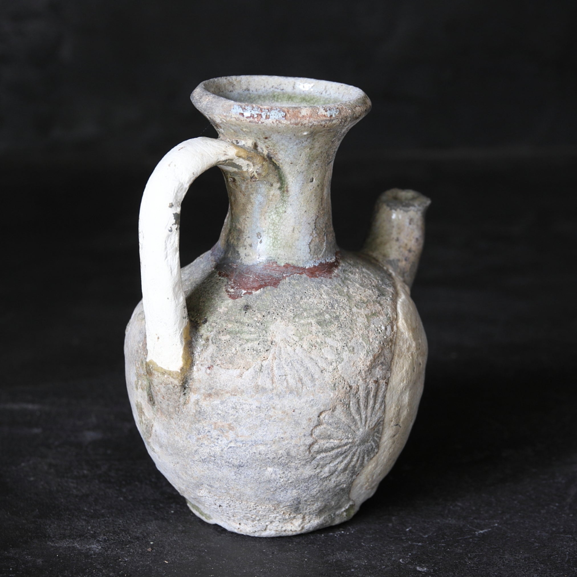 AGUAMANIL, Ko-Seto, vidriado ceniza, con diseño floral estampado, Período Kamakura(1185–1333 d. C.)