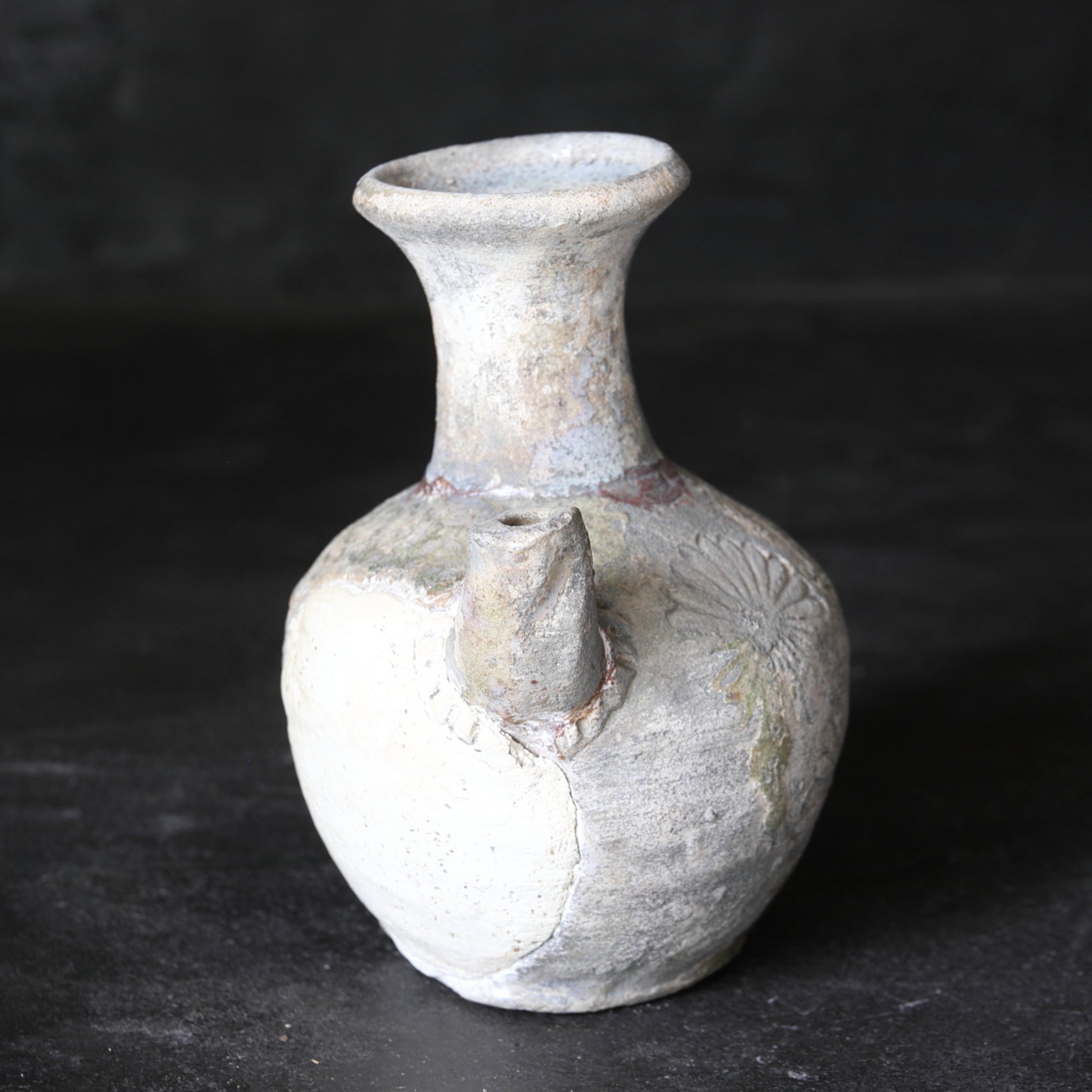AGUAMANIL, Ko-Seto, vidriado ceniza, con diseño floral estampado, Período Kamakura(1185–1333 d. C.)