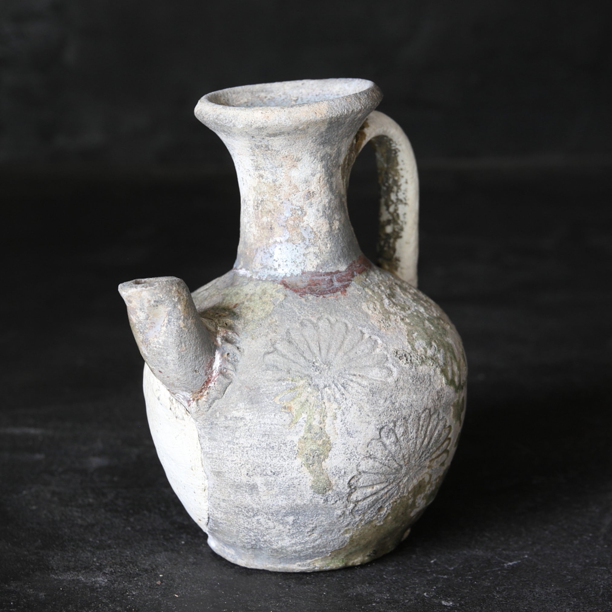 AGUAMANIL, Ko-Seto, vidriado ceniza, con diseño floral estampado, Período Kamakura(1185–1333 d. C.)