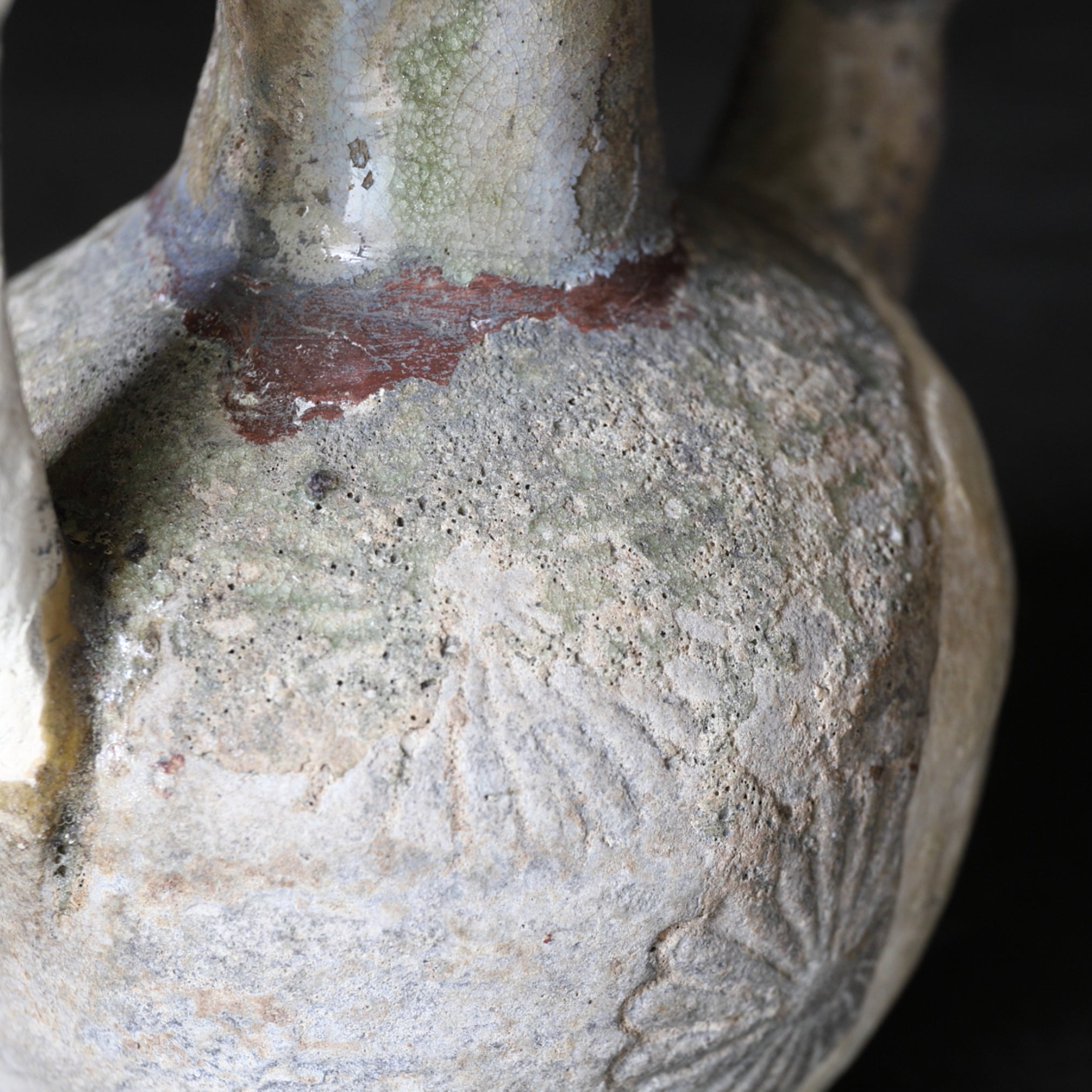 AGUAMANIL, Ko-Seto, vidriado ceniza, con diseño floral estampado, Período Kamakura(1185–1333 d. C.)