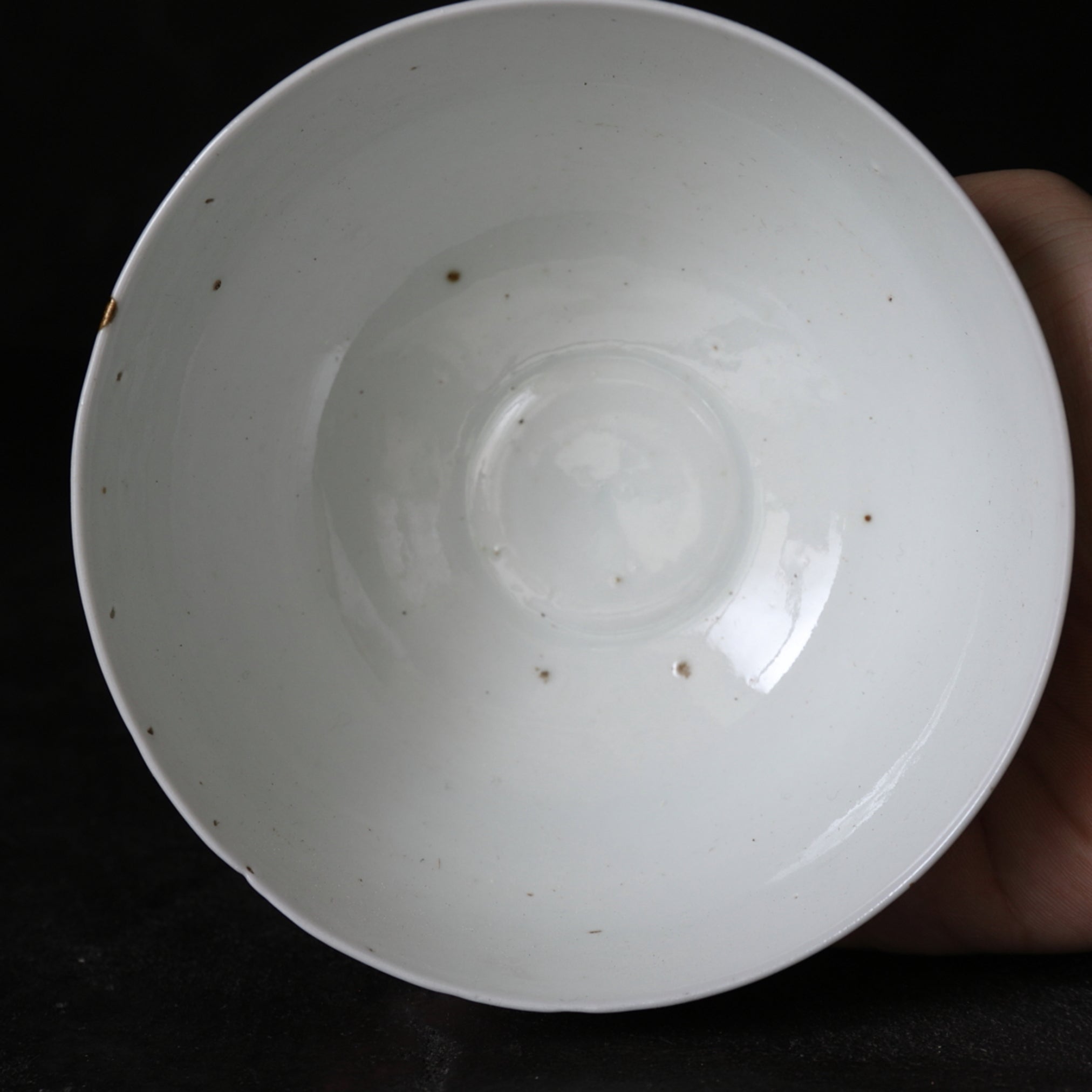 CUENCO DE TÉ CON TAPA, Ko-Imari / Estilo Kakiemon, porcelana blanca, Período Edo(1603–1867 d. C.)