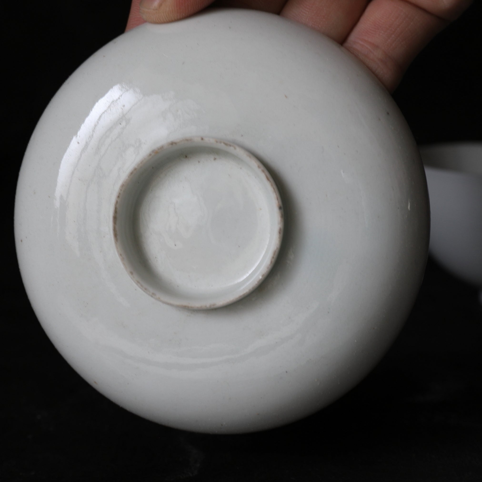CUENCO DE TÉ CON TAPA, Ko-Imari / Estilo Kakiemon, porcelana blanca, Período Edo(1603–1867 d. C.)