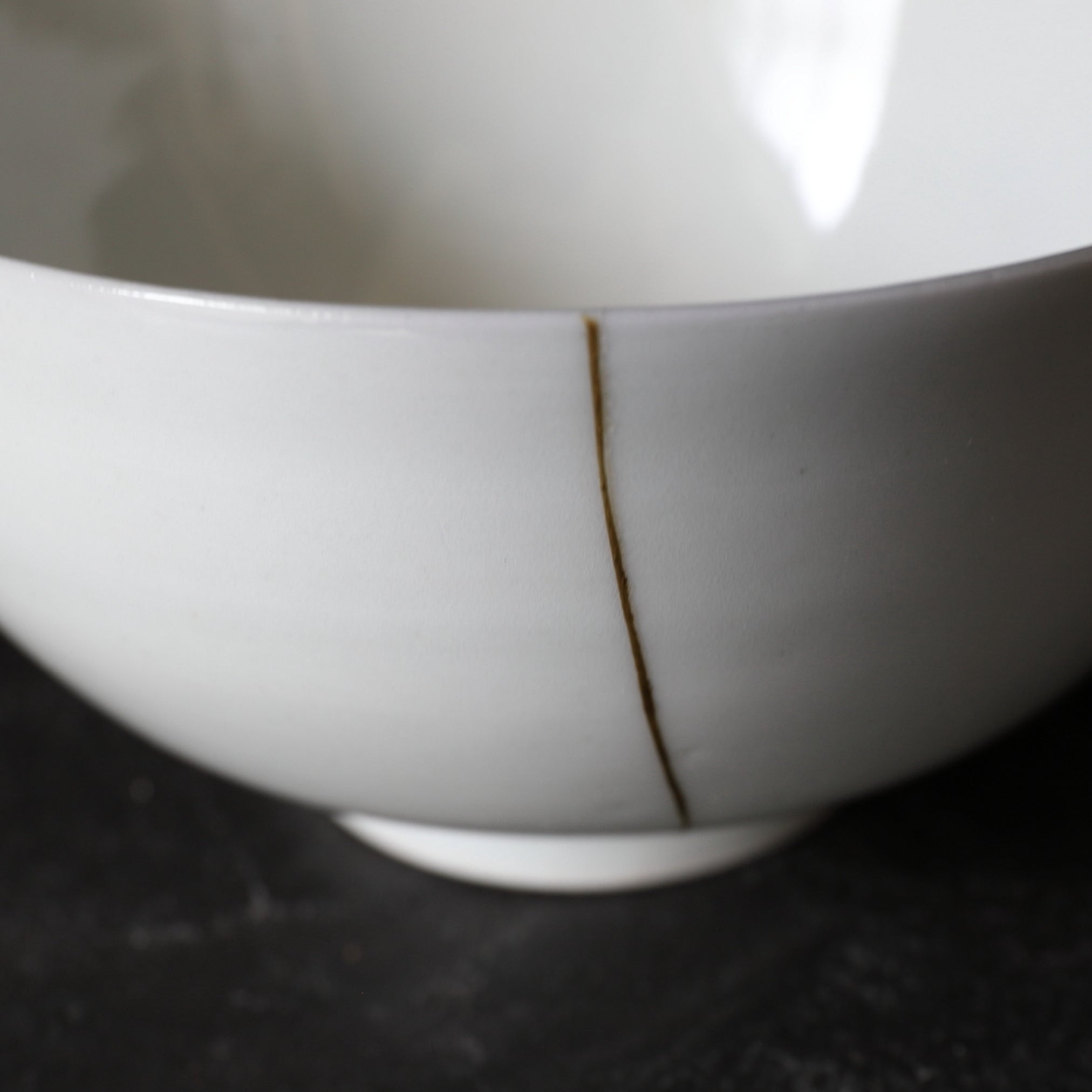 CUENCO DE TÉ CON TAPA, Ko-Imari / Estilo Kakiemon, porcelana blanca, Período Edo(1603–1867 d. C.)