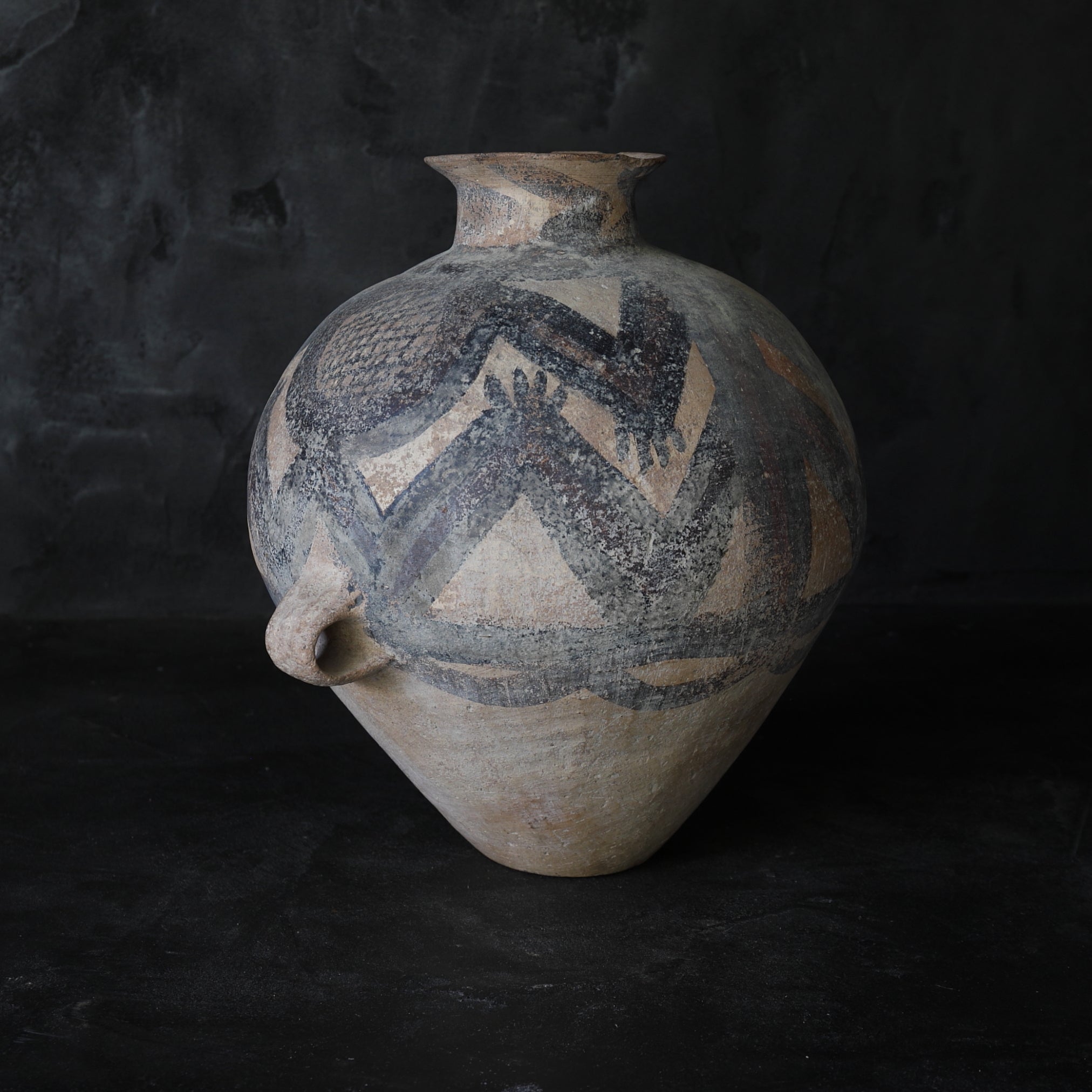 GROSSES GEFÄSS, Bemalte Keramik, Majiayao-Kultur(3300–2050 v. Chr.)
