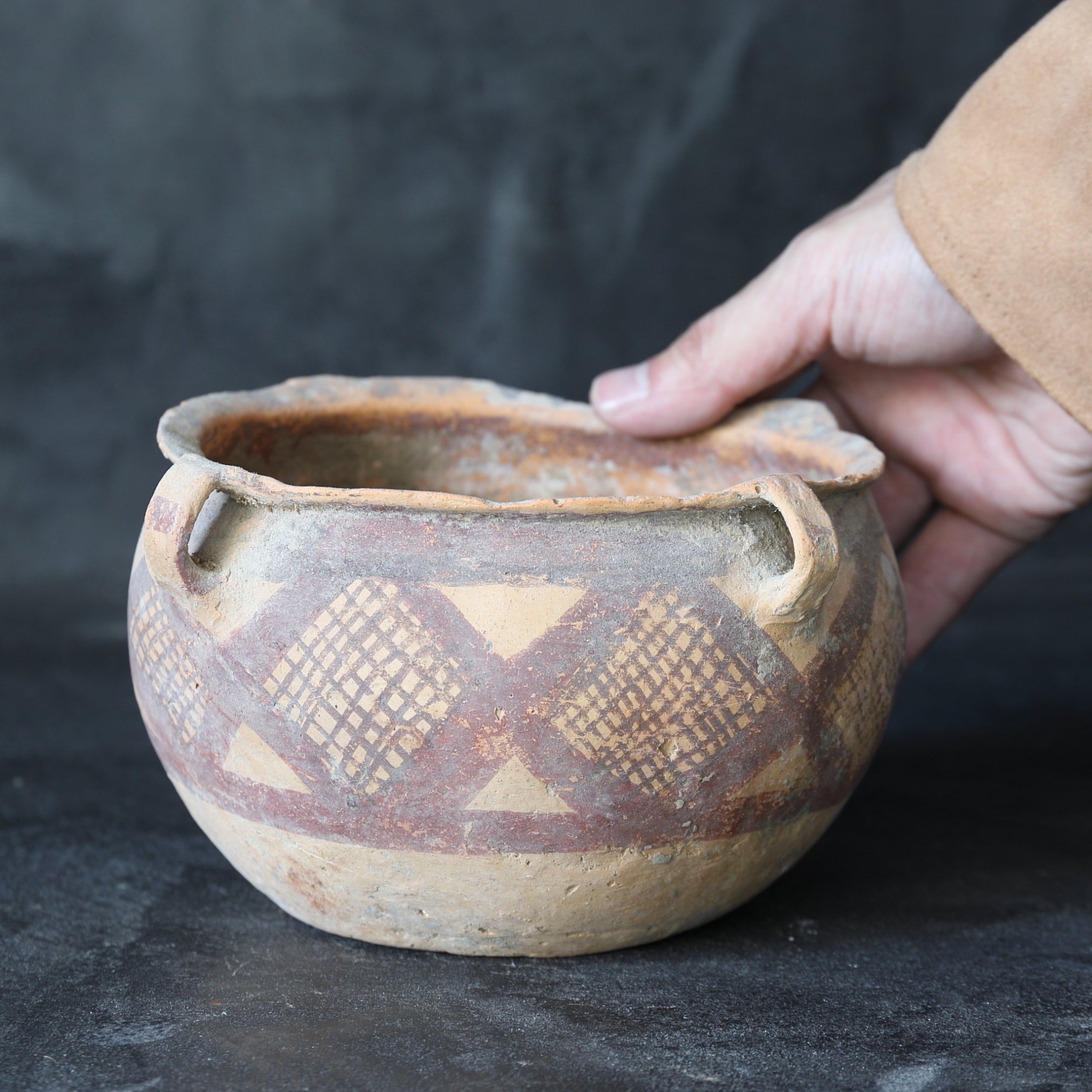 WEITHALSIGES GEFÄSS, Bemalte Keramik, Majiayao-Kultur(3300–2050 v. Chr.)
