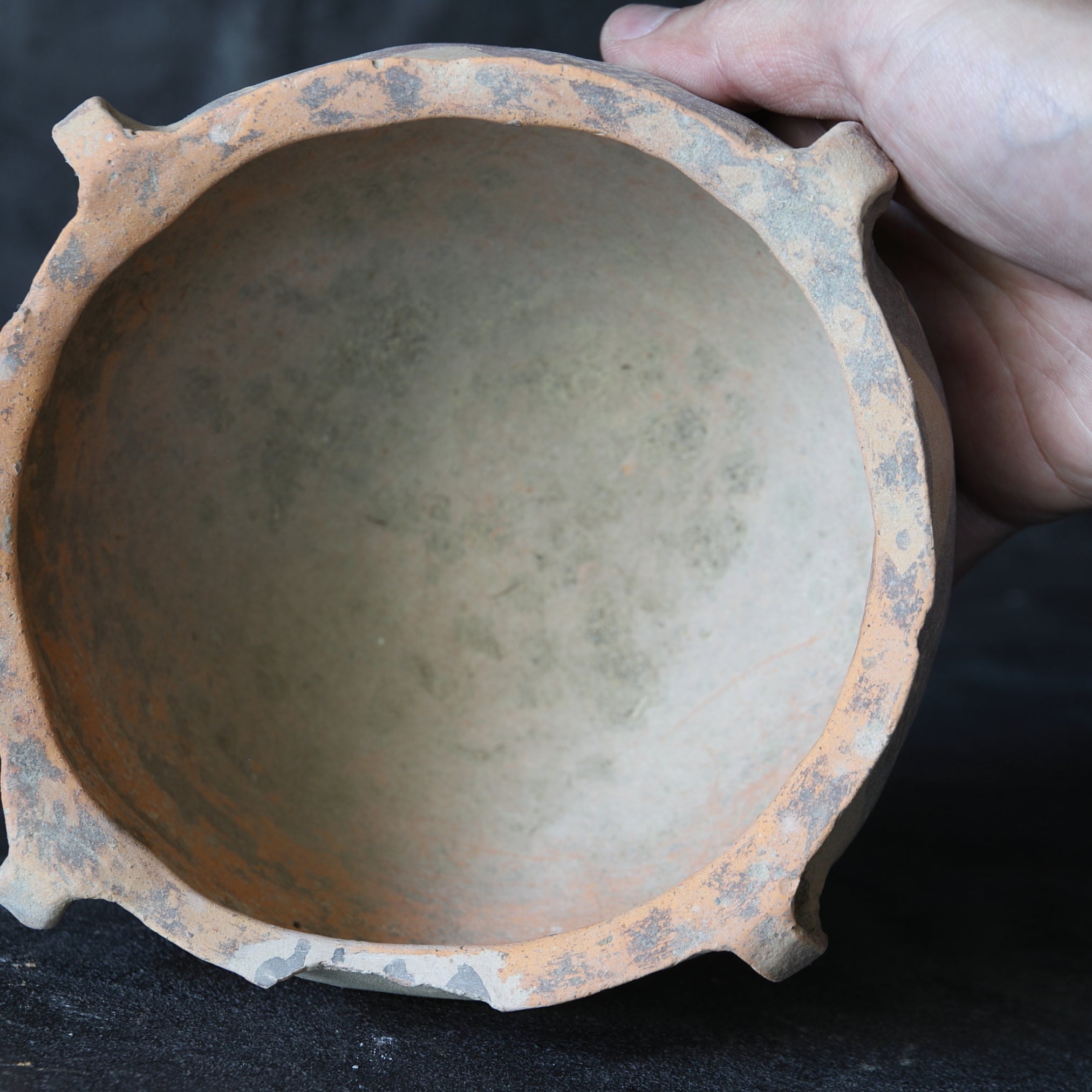 WEITHALSIGES GEFÄSS, Bemalte Keramik, Majiayao-Kultur(3300–2050 v. Chr.)