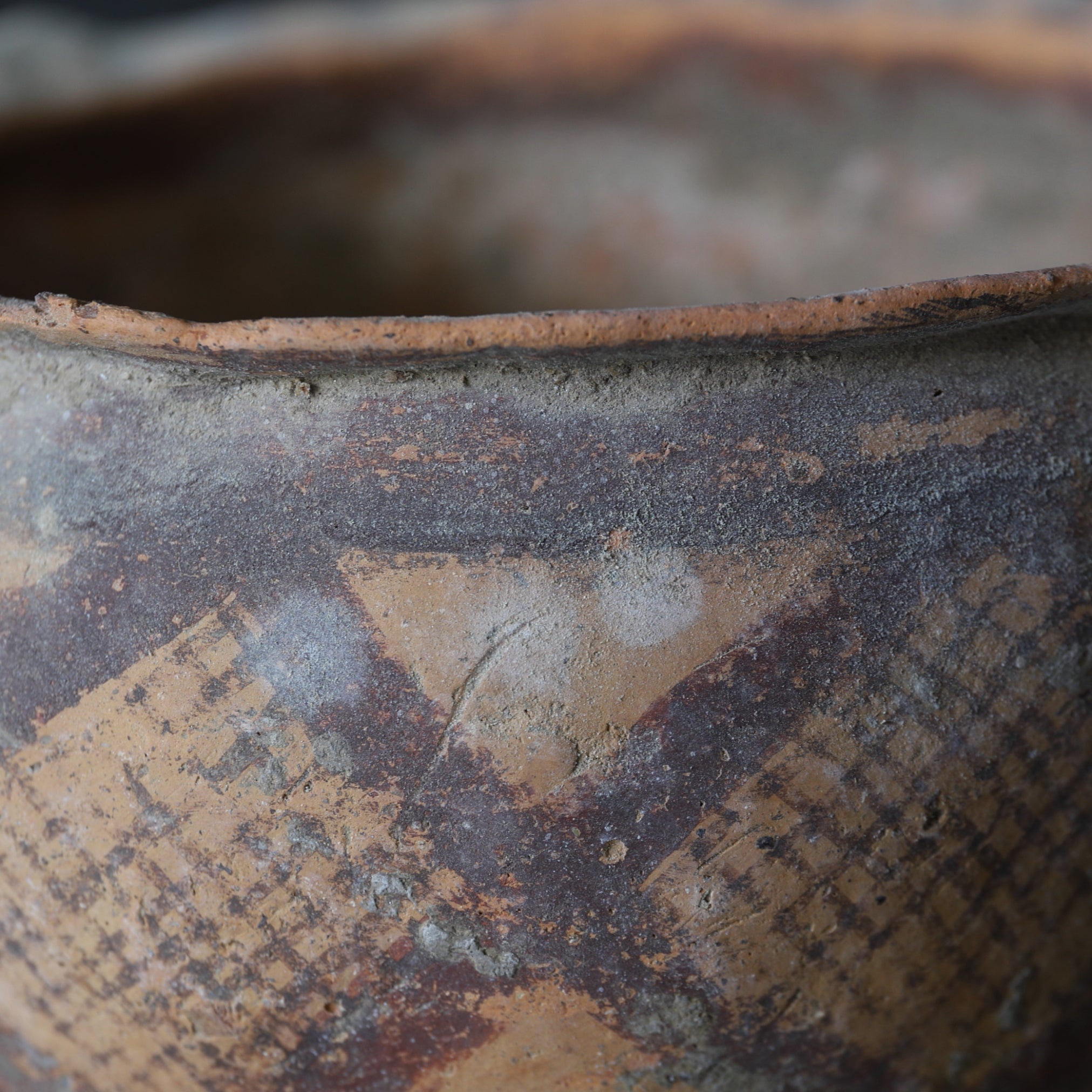 WEITHALSIGES GEFÄSS, Bemalte Keramik, Majiayao-Kultur(3300–2050 v. Chr.)