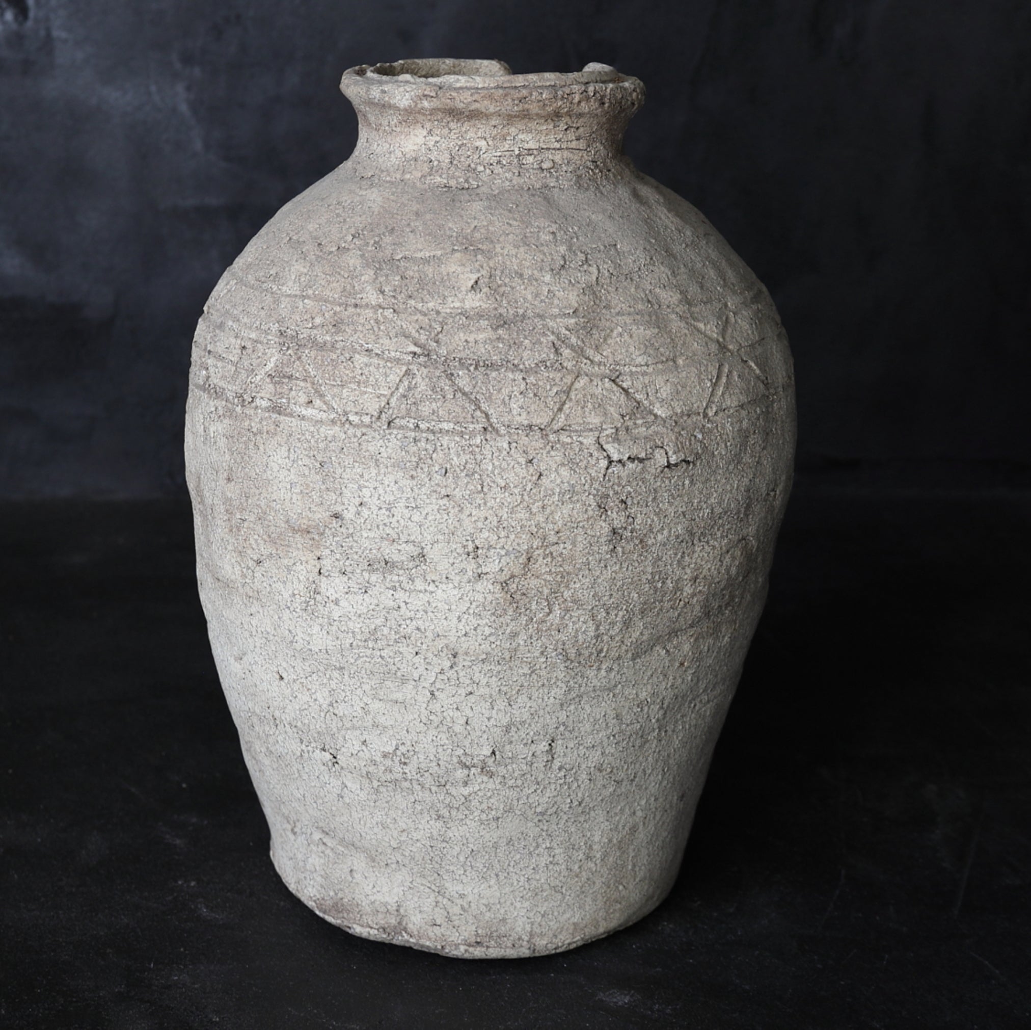 JARRA, Ko-Shigaraki, con patrón de cerca de ciprés, Período Muromachi(1336–1573 d. C.)