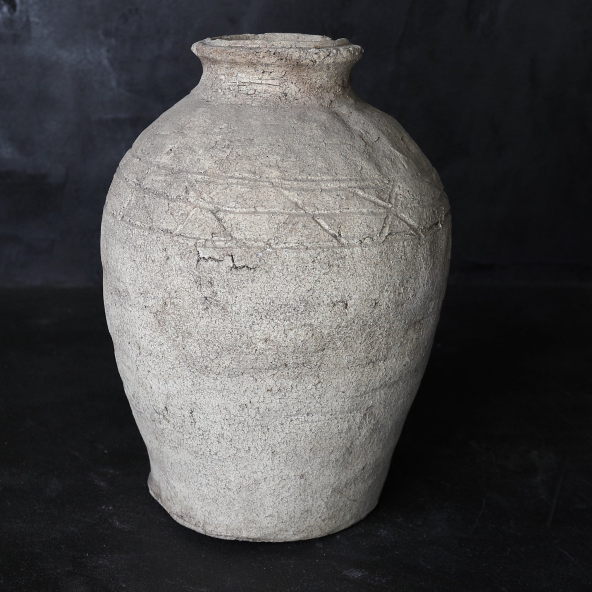 JARRA, Ko-Shigaraki, con patrón de cerca de ciprés, Período Muromachi(1336–1573 d. C.)