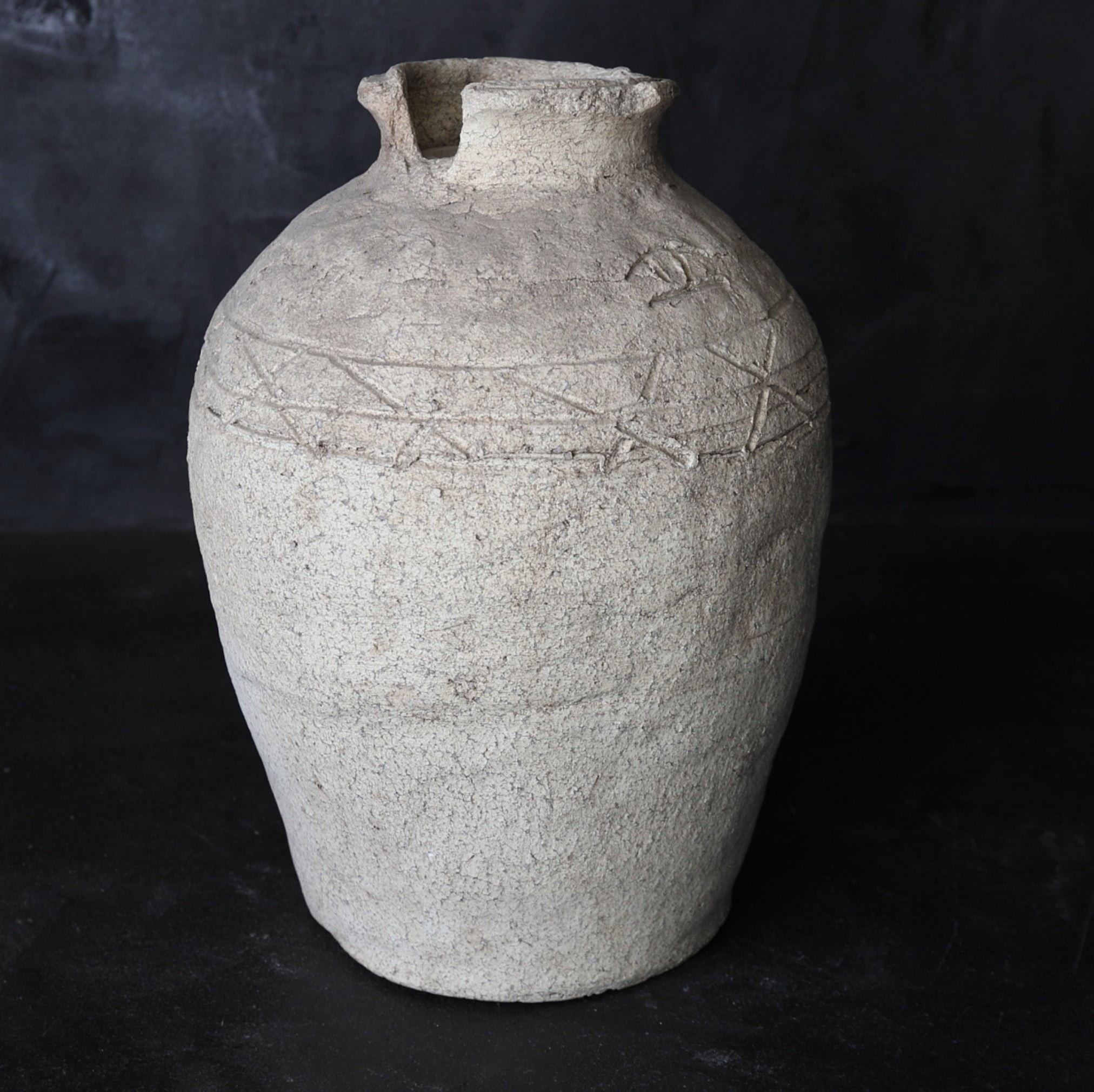JARRA, Ko-Shigaraki, con patrón de cerca de ciprés, Período Muromachi(1336–1573 d. C.)