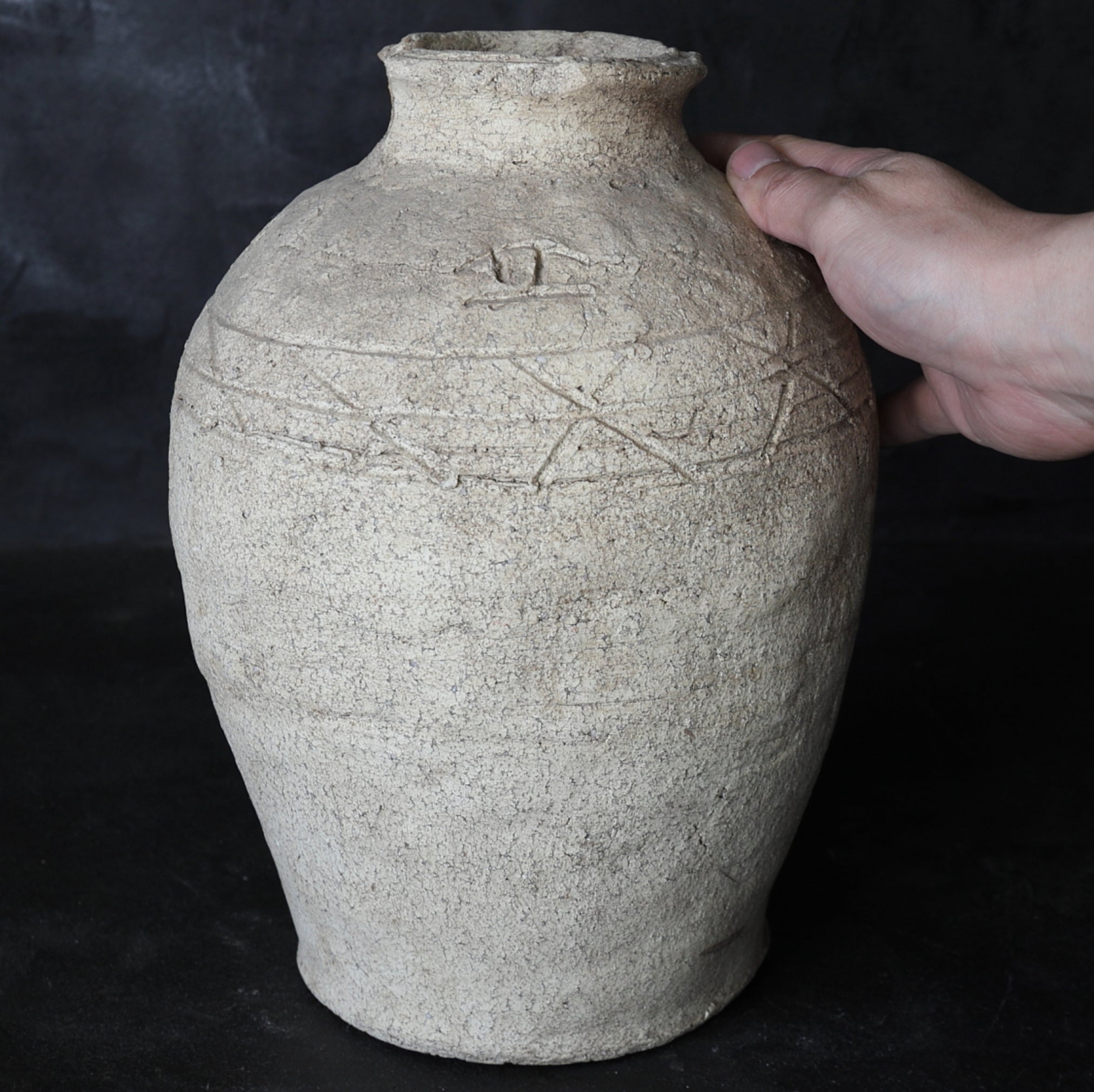 JARRA, Ko-Shigaraki, con patrón de cerca de ciprés, Período Muromachi(1336–1573 d. C.)