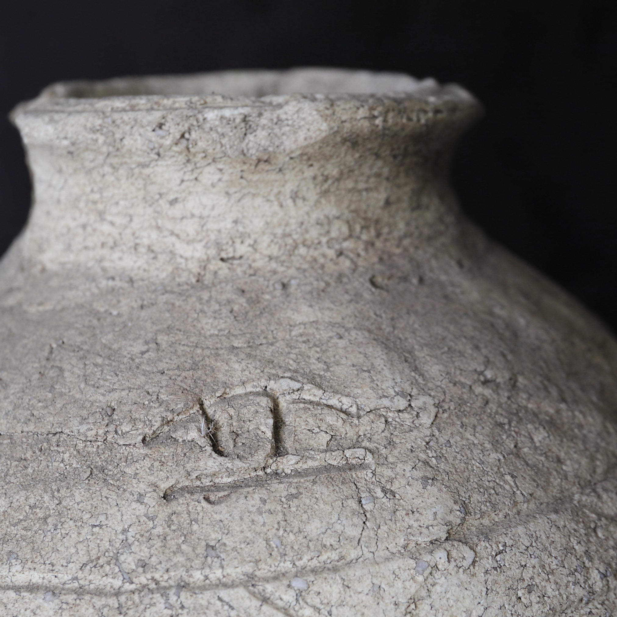 JARRA, Ko-Shigaraki, con patrón de cerca de ciprés, Período Muromachi(1336–1573 d. C.)