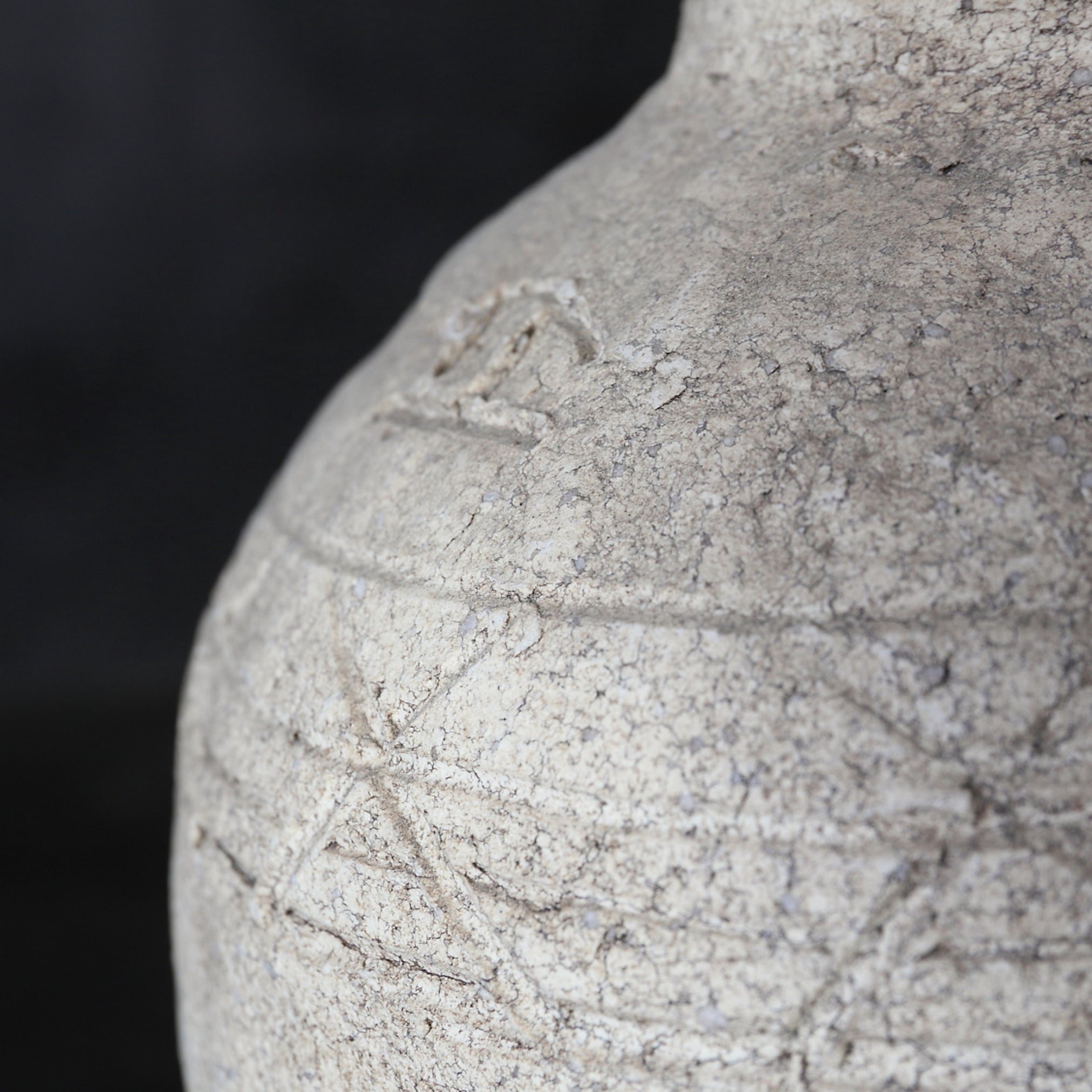 JARRA, Ko-Shigaraki, con patrón de cerca de ciprés, Período Muromachi(1336–1573 d. C.)