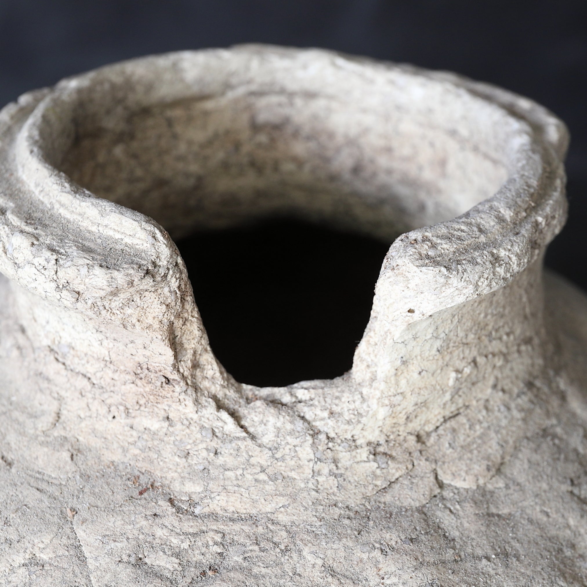 JARRA, Ko-Shigaraki, con patrón de cerca de ciprés, Período Muromachi(1336–1573 d. C.)