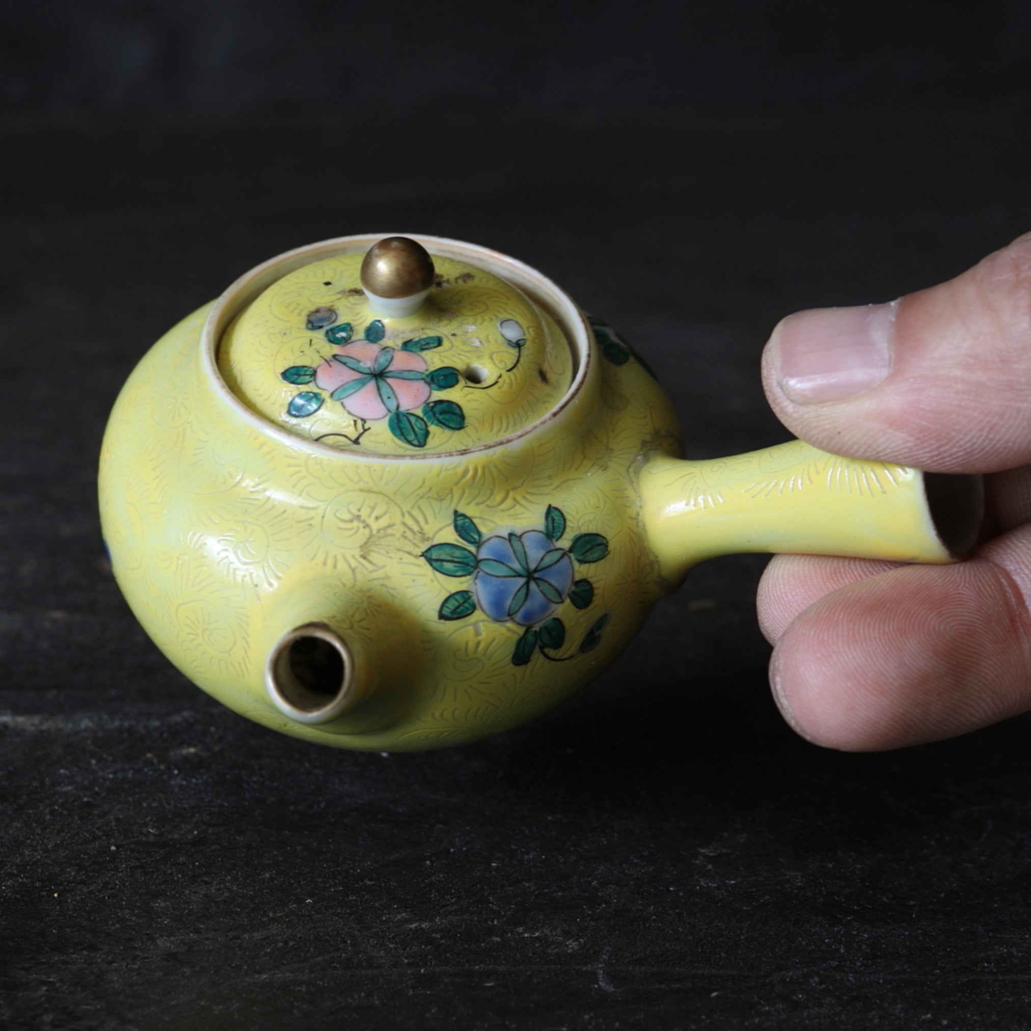 SENCHA-TEEKANNE, Jikin-de, gemarkt Qianlong nian zhi, famille-rose-verzierte mit florales muster, Qing-Dynastie(1616–1911 n. Chr.)
