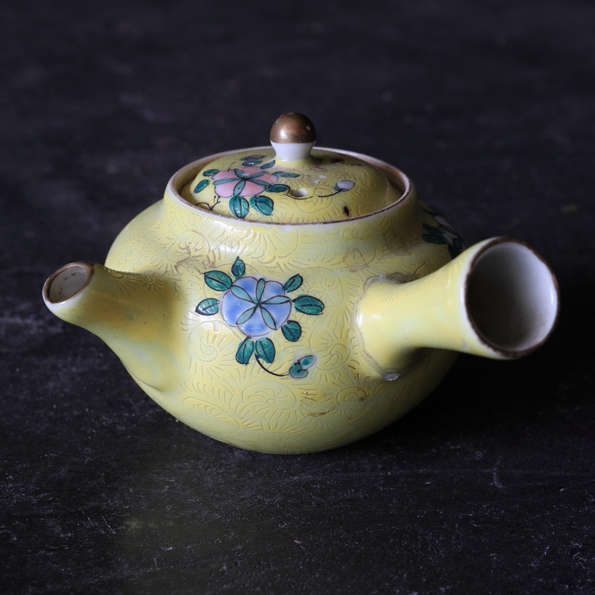 SENCHA-TEEKANNE, Jikin-de, gemarkt Qianlong nian zhi, famille-rose-verzierte mit florales muster, Qing-Dynastie(1616–1911 n. Chr.)
