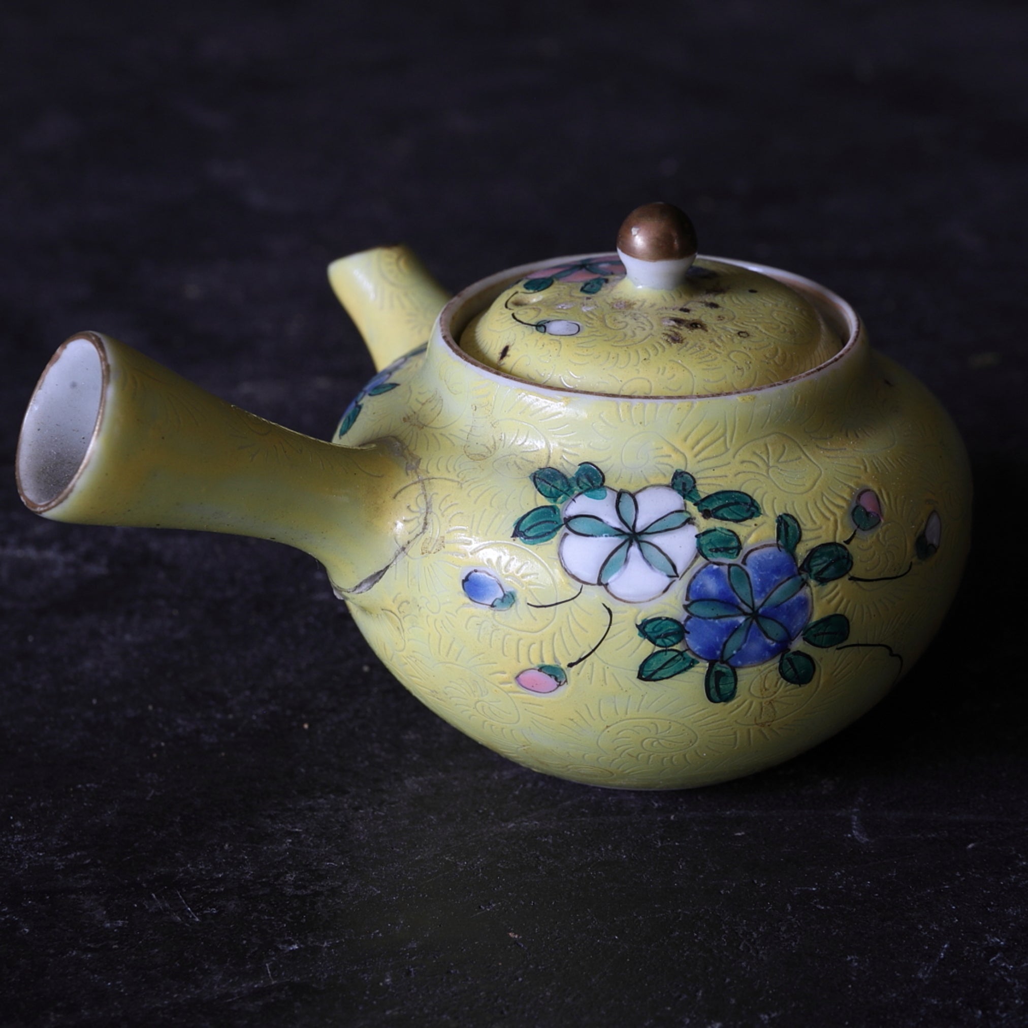 SENCHA-TEEKANNE, Jikin-de, gemarkt Qianlong nian zhi, famille-rose-verzierte mit florales muster, Qing-Dynastie(1616–1911 n. Chr.)