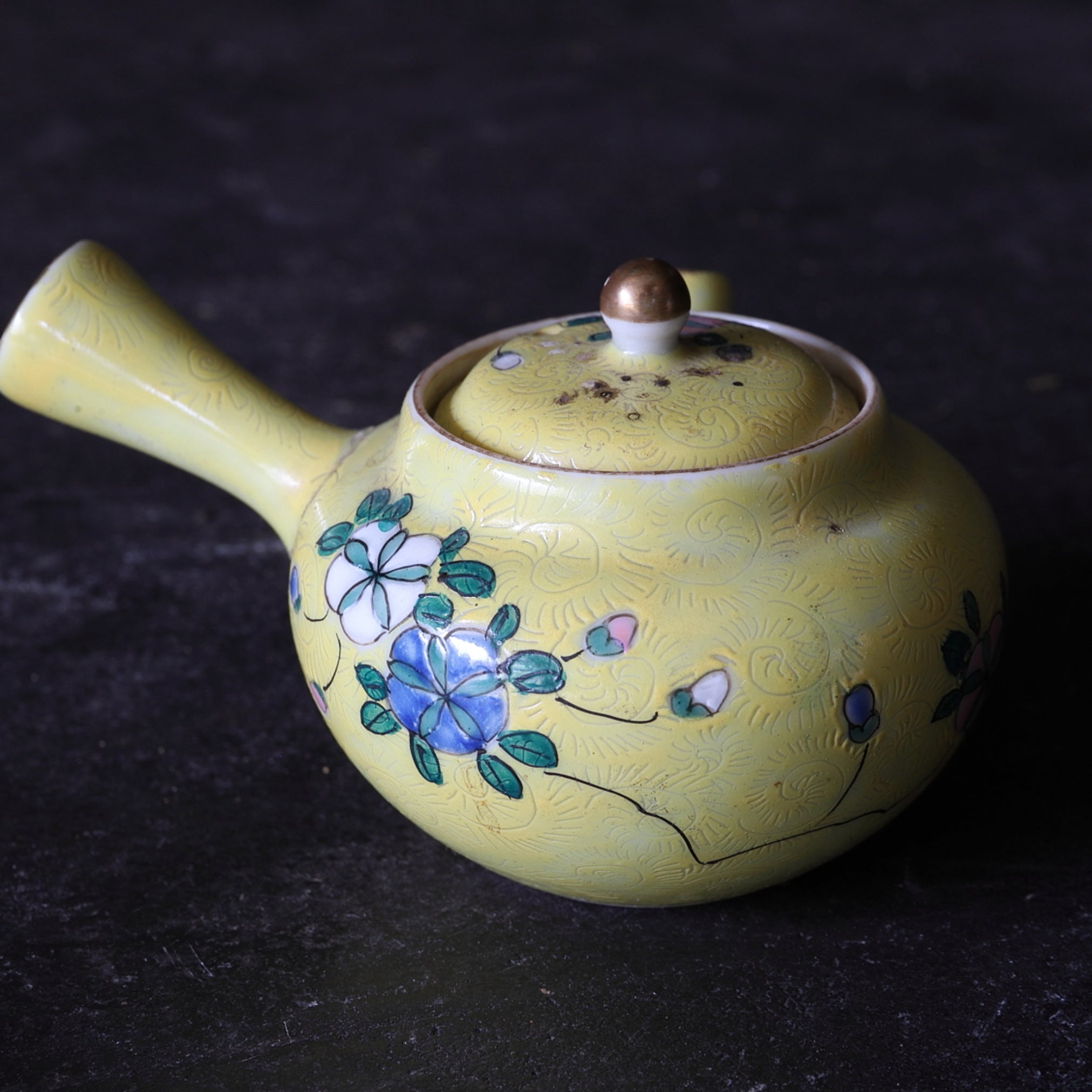 SENCHA-TEEKANNE, Jikin-de, gemarkt Qianlong nian zhi, famille-rose-verzierte mit florales muster, Qing-Dynastie(1616–1911 n. Chr.)