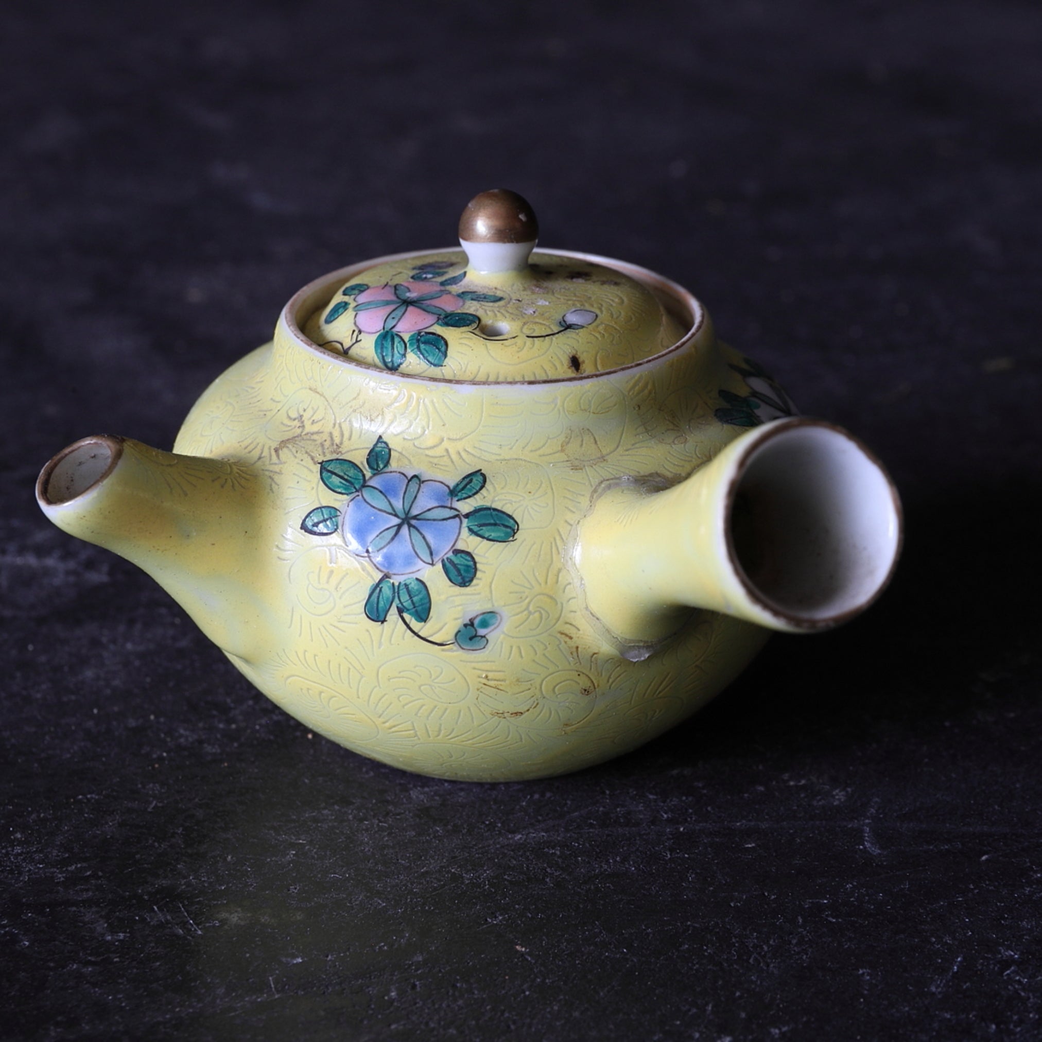 SENCHA-TEEKANNE, Jikin-de, gemarkt Qianlong nian zhi, famille-rose-verzierte mit florales muster, Qing-Dynastie(1616–1911 n. Chr.)