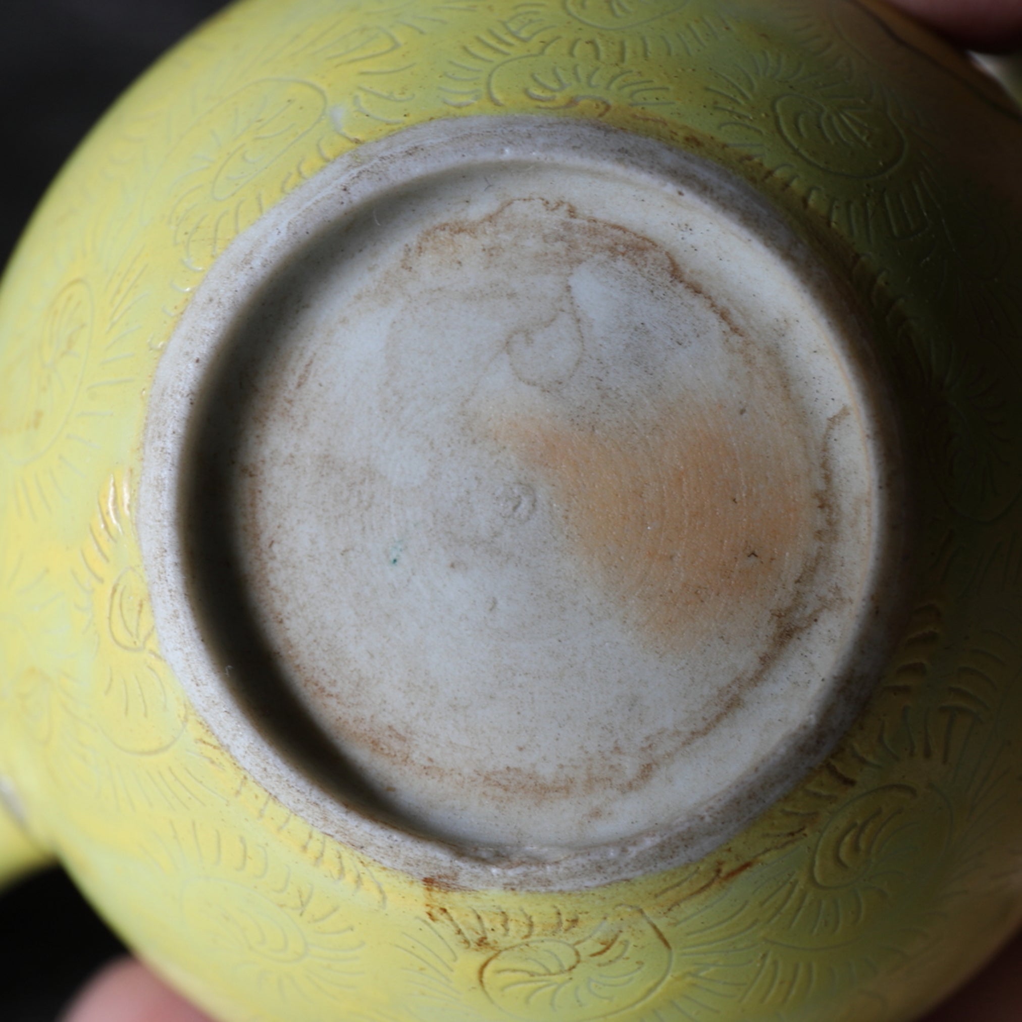 SENCHA-TEEKANNE, Jikin-de, gemarkt Qianlong nian zhi, famille-rose-verzierte mit florales muster, Qing-Dynastie(1616–1911 n. Chr.)