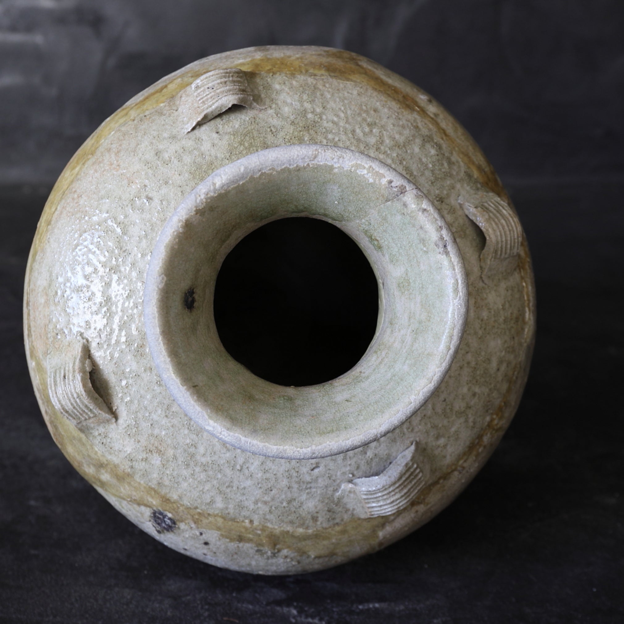 JARRA CON CUATRO ASAS, Ko-Seto, vidriado ceniza, Período Kamakura(1185–1333 d. C.)