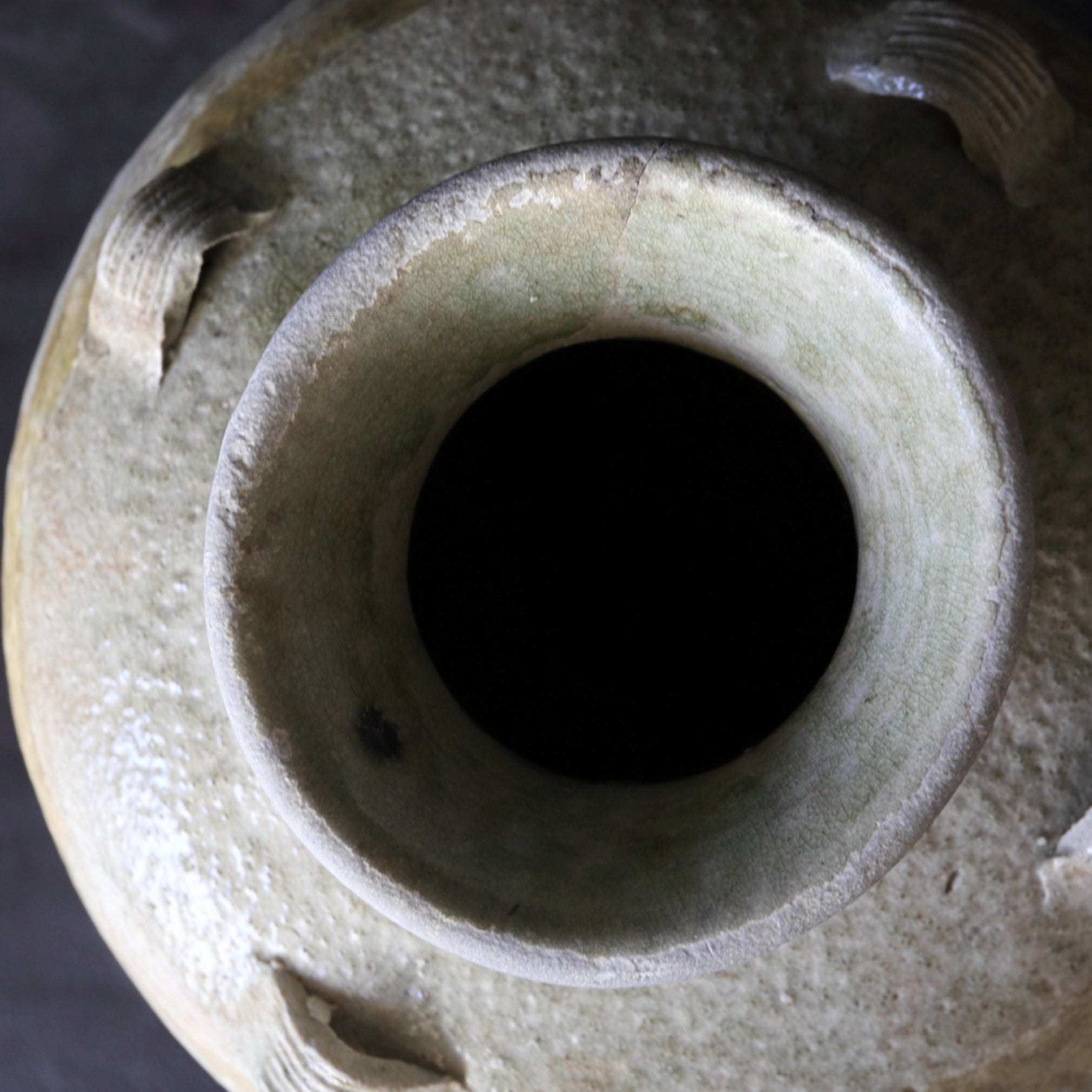JARRA CON CUATRO ASAS, Ko-Seto, vidriado ceniza, Período Kamakura(1185–1333 d. C.)