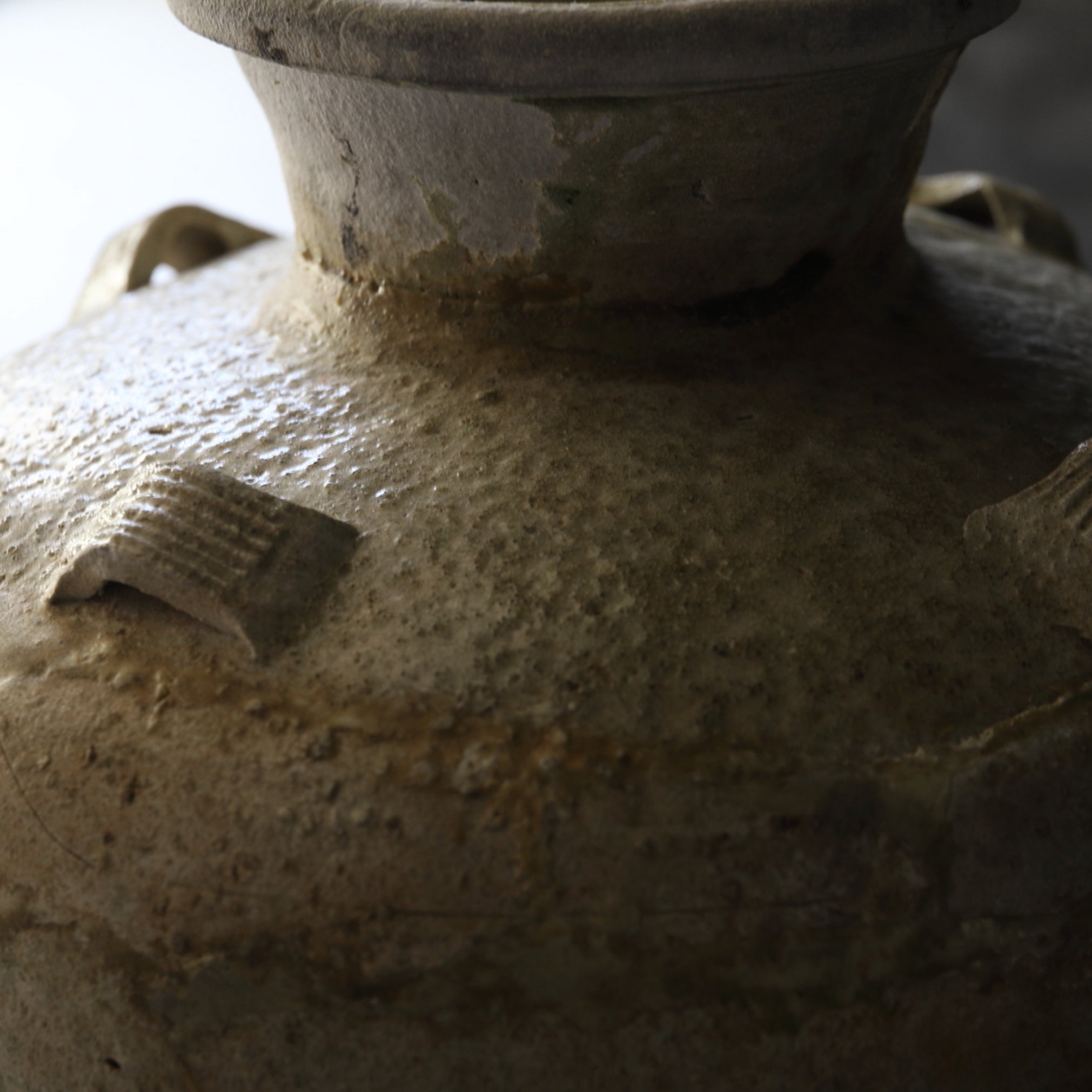 JARRA CON CUATRO ASAS, Ko-Seto, vidriado ceniza, Período Kamakura(1185–1333 d. C.)